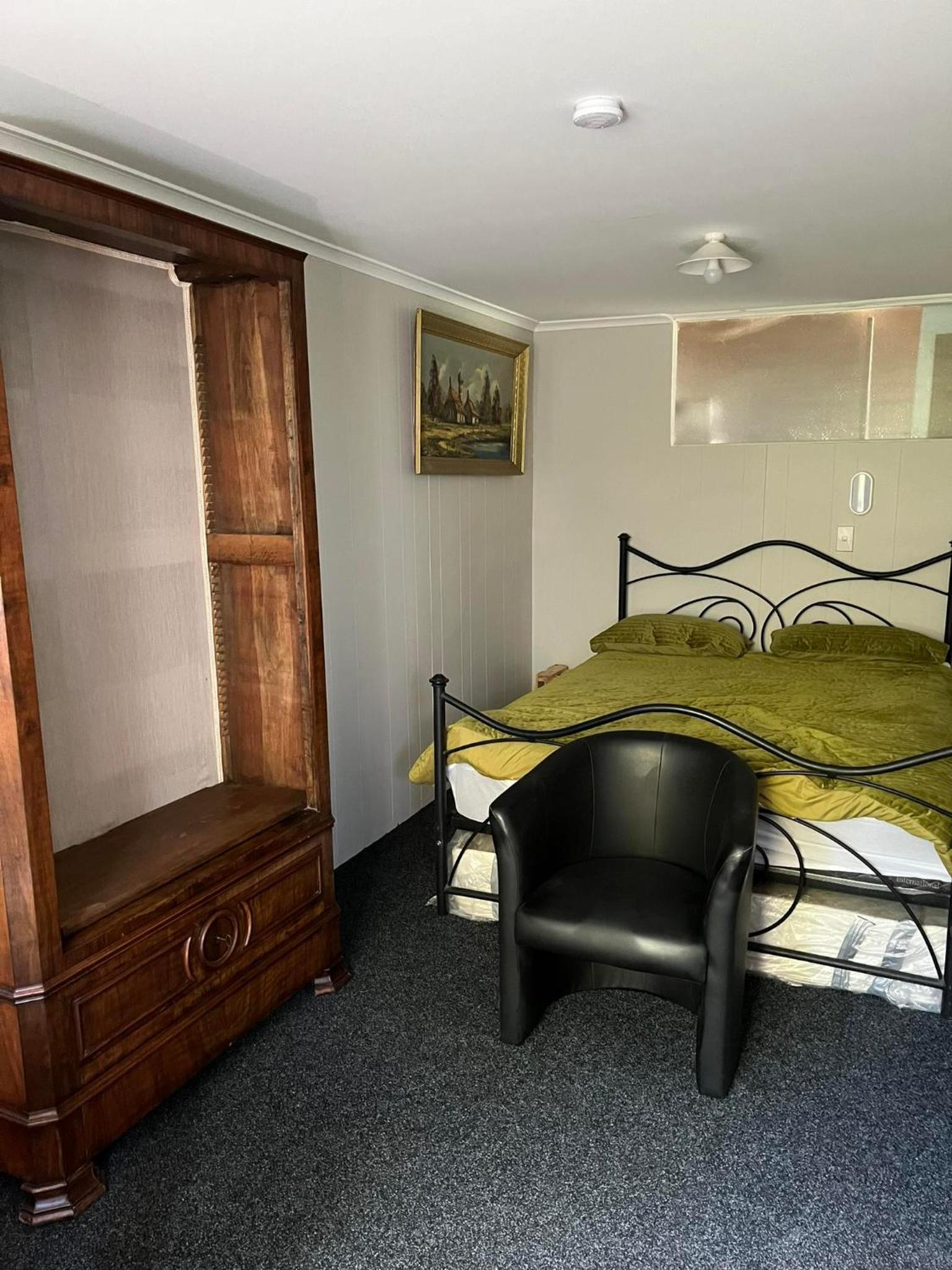 Large Double Room photo 1