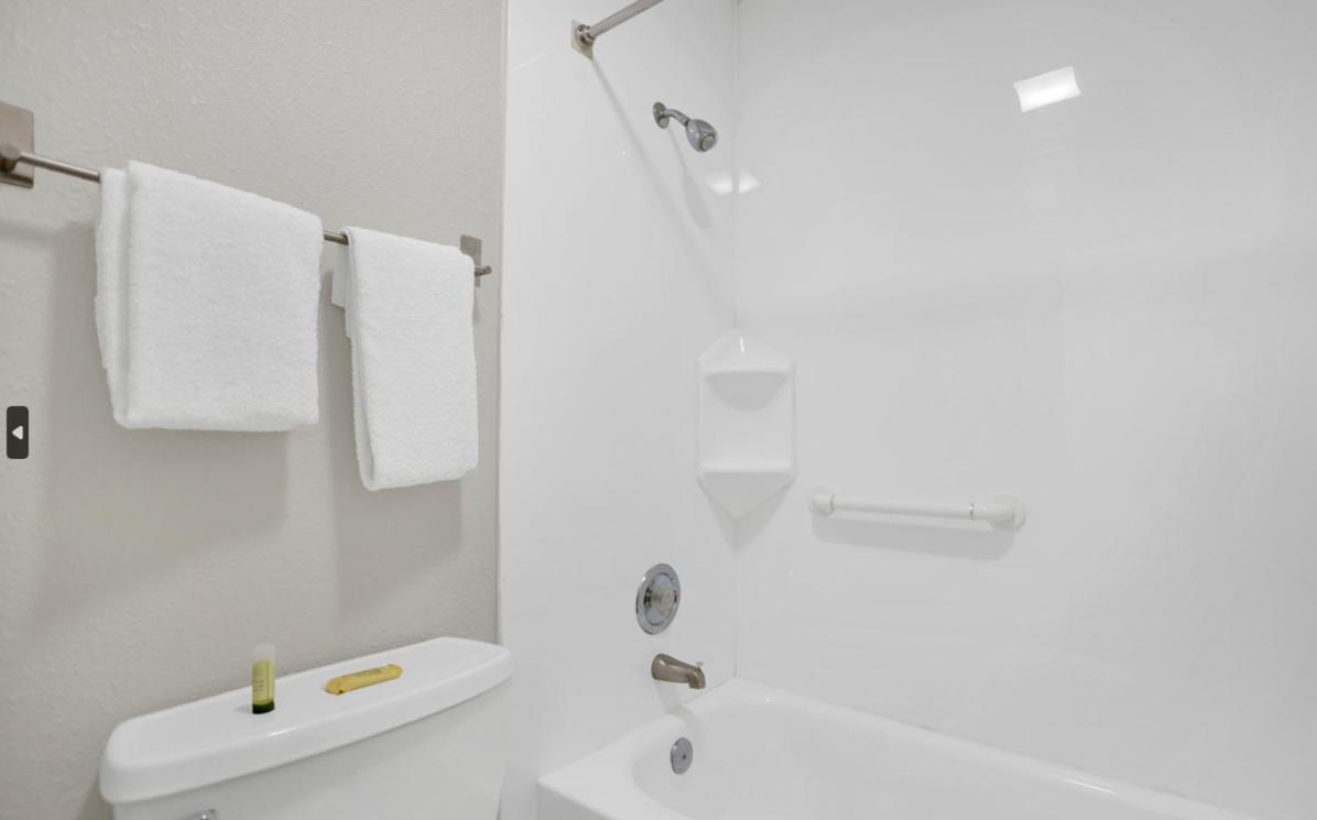 Standard Double Room - Photo 10