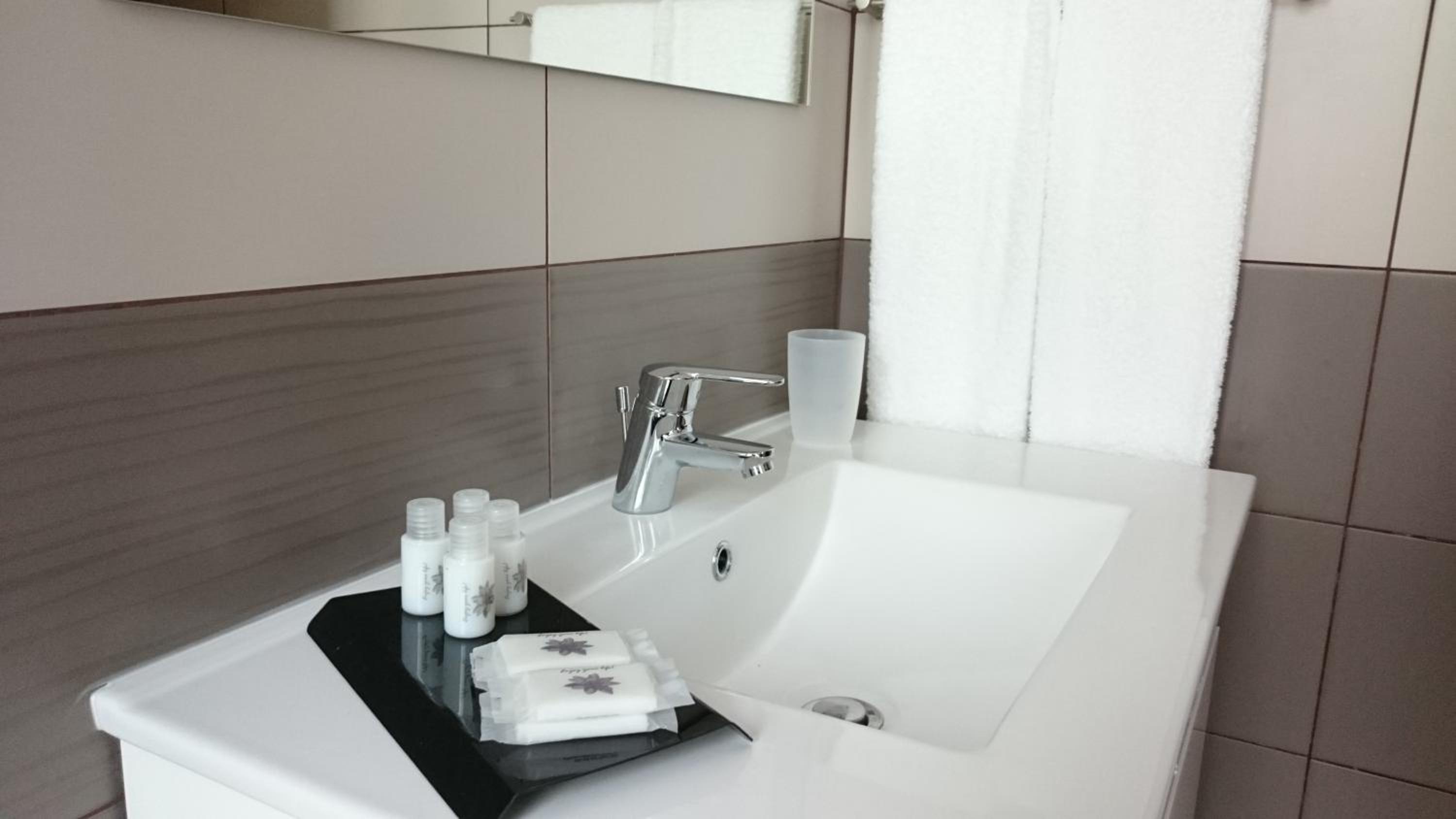 Superior Suite - Photo 4