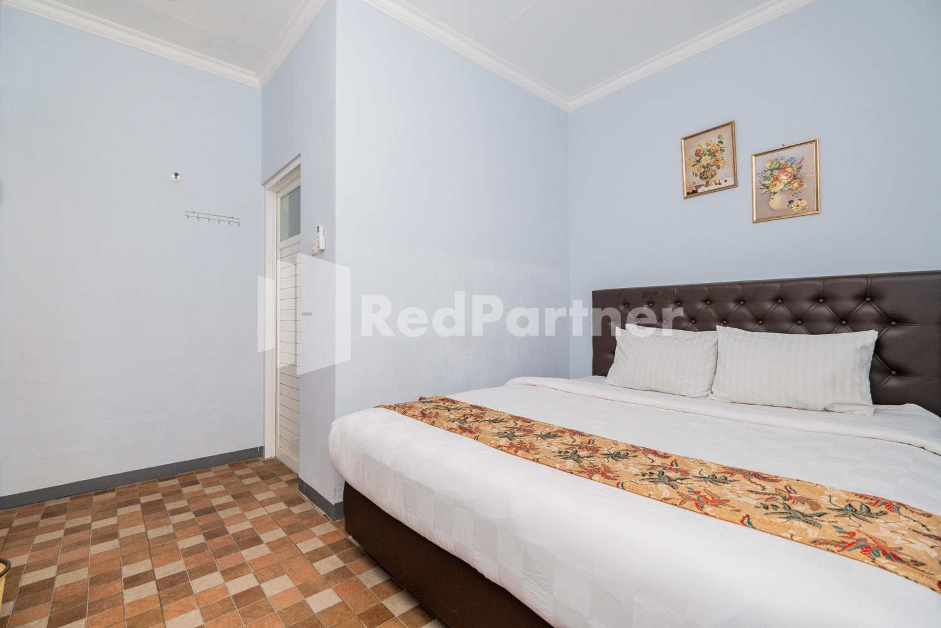 Economy Double Room photo 2