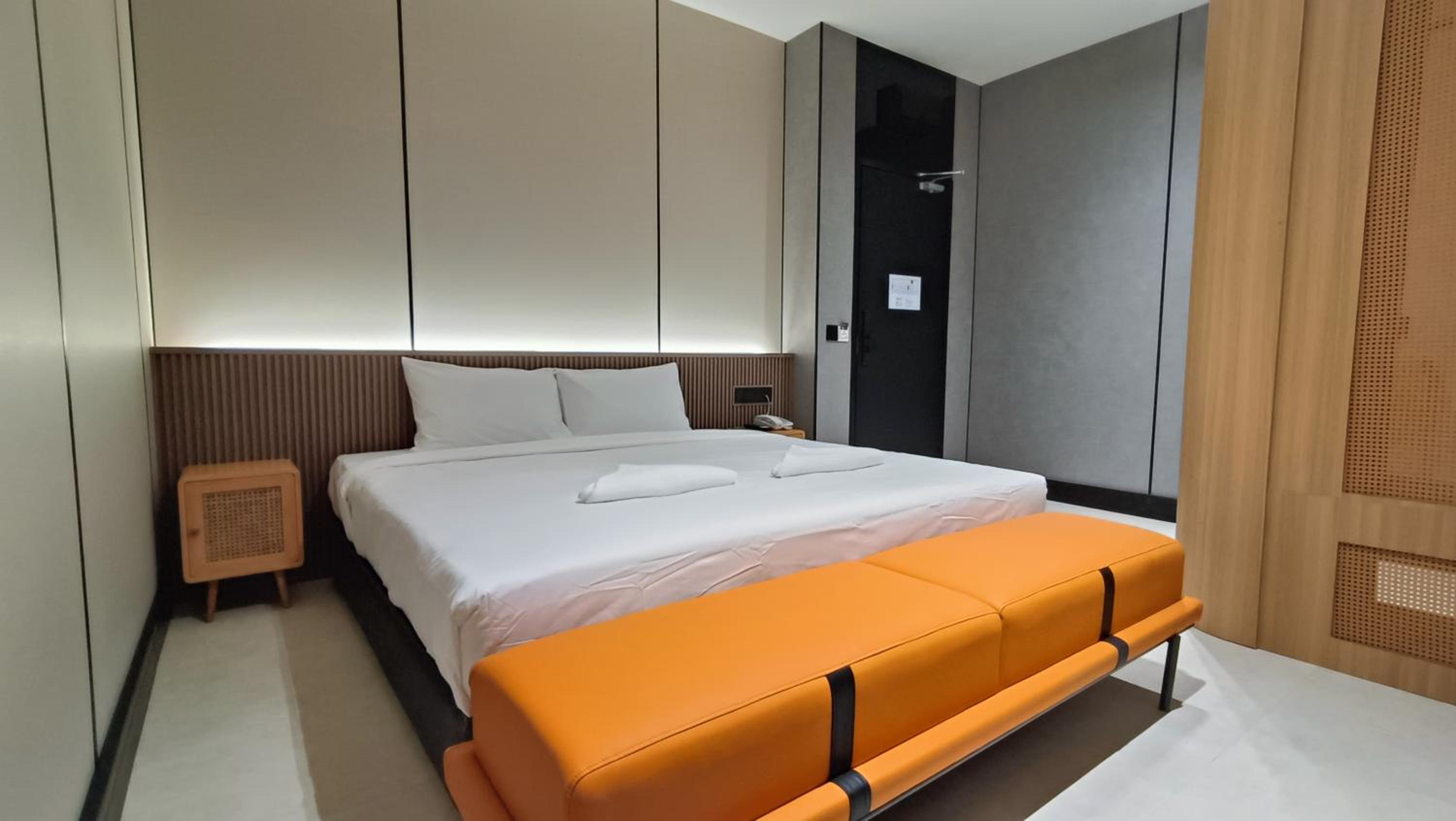 Deluxe Suite - Photo 2
