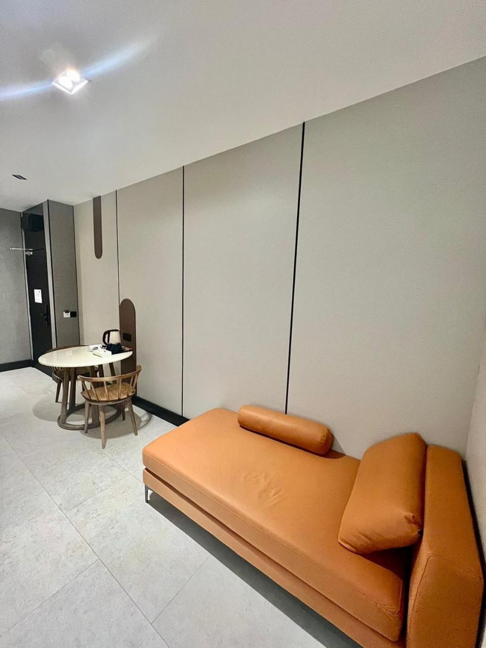 Executive Suite - Photo 2