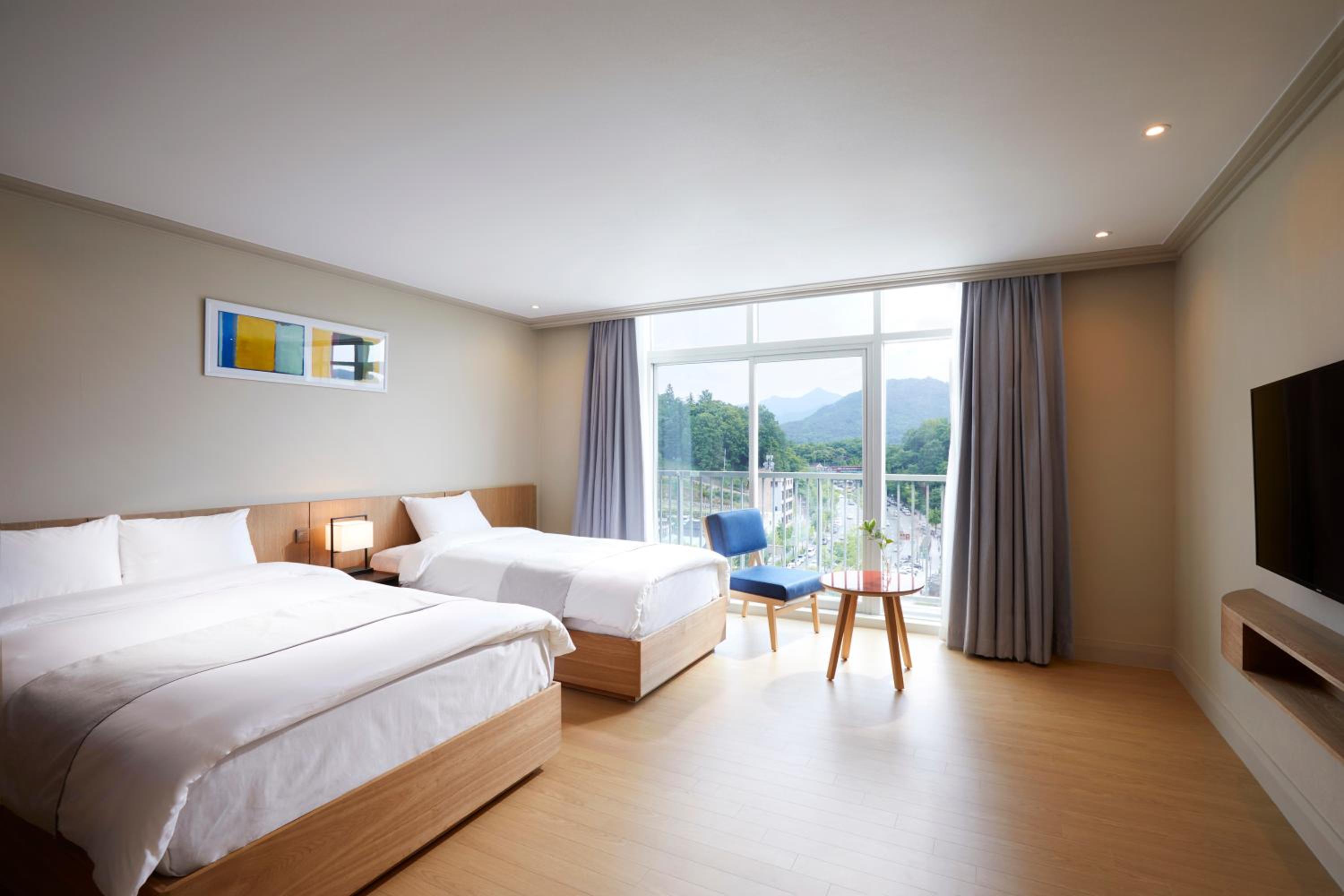 Special Offer - Dlxuxe Twin Room - City View with Free Breakfast for 2 People