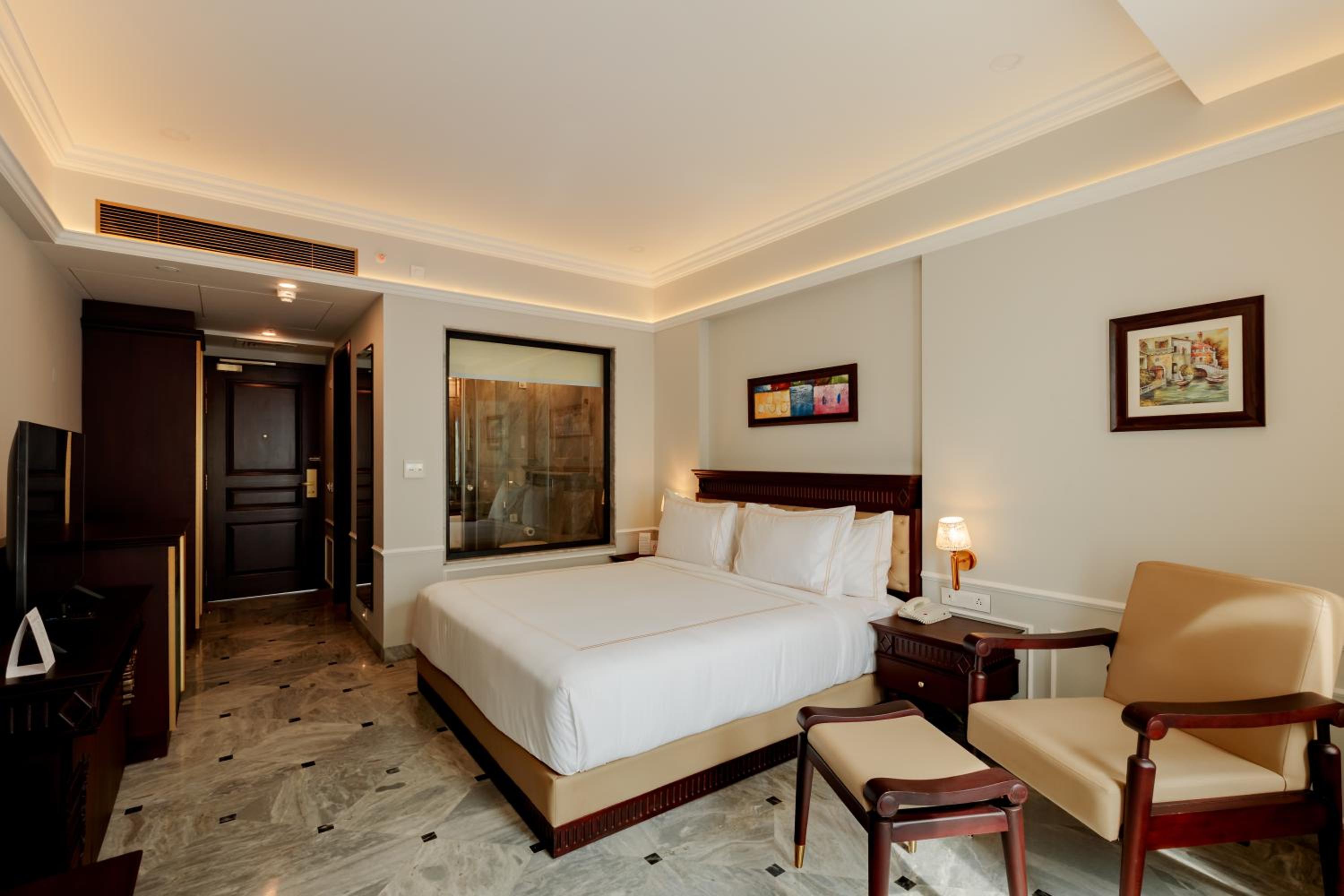 Deluxe Room with Pool View - Photo 2