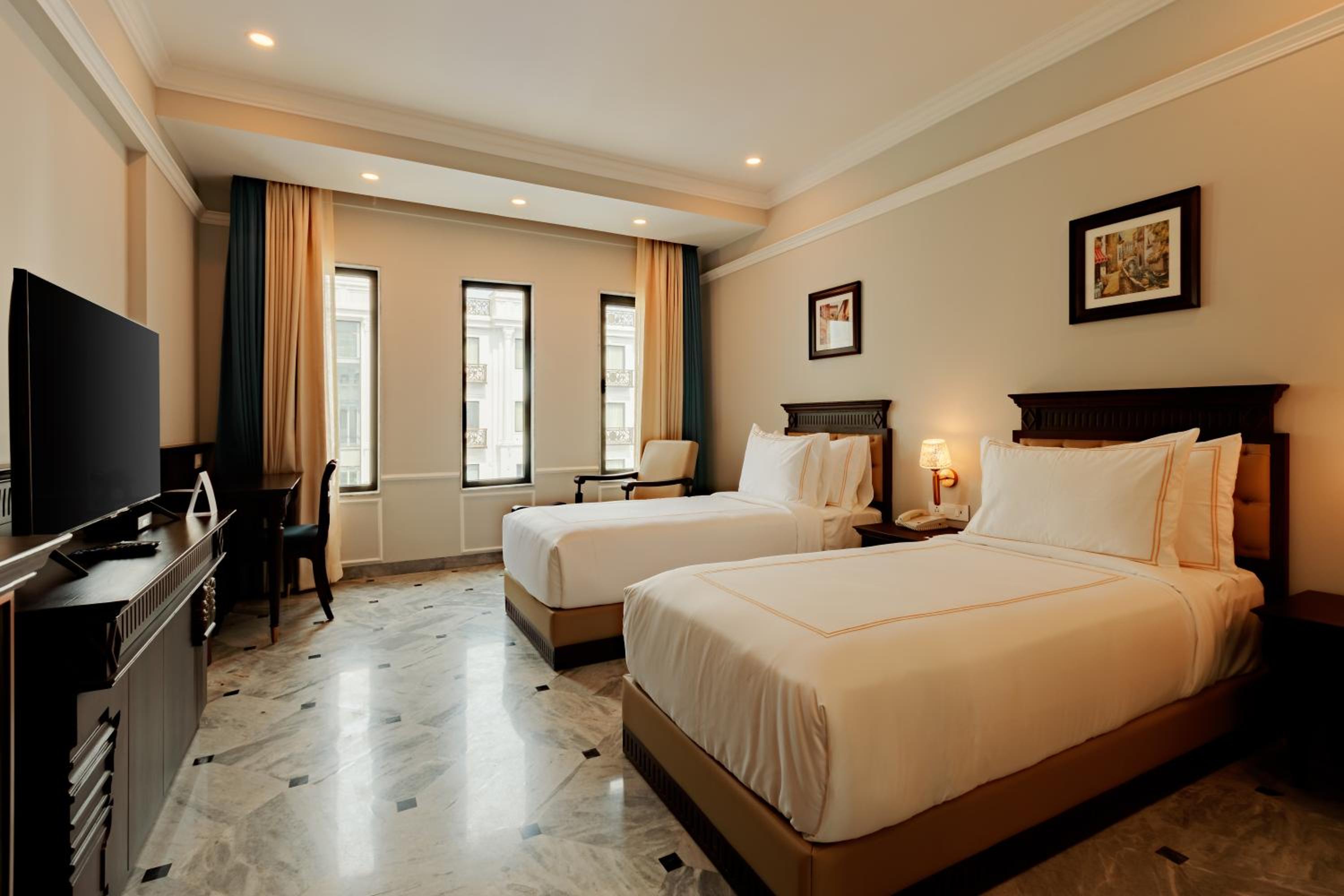 Deluxe Twin Room with Pool View - Photo 7