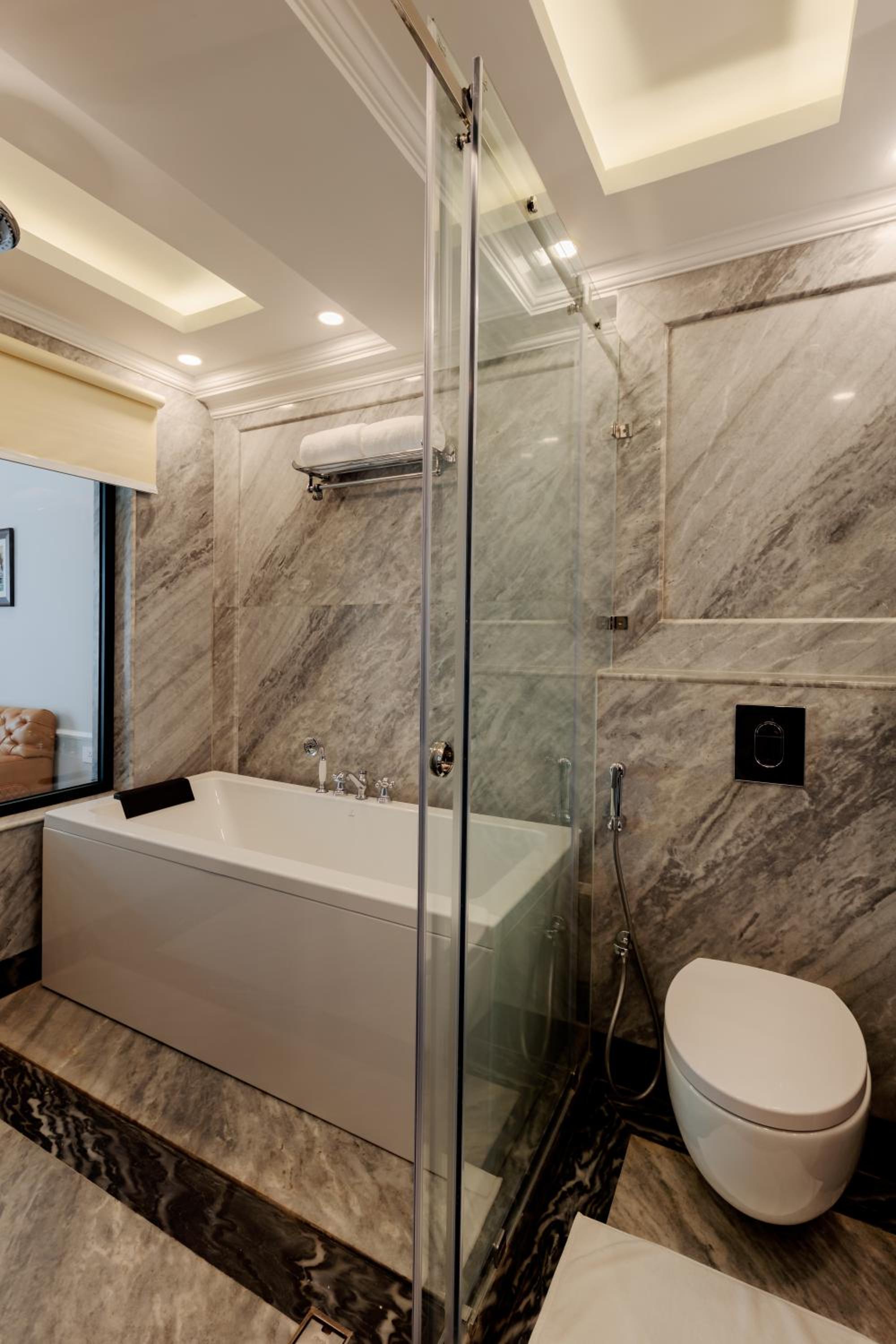 Executive Suite with Pool View - Photo 6