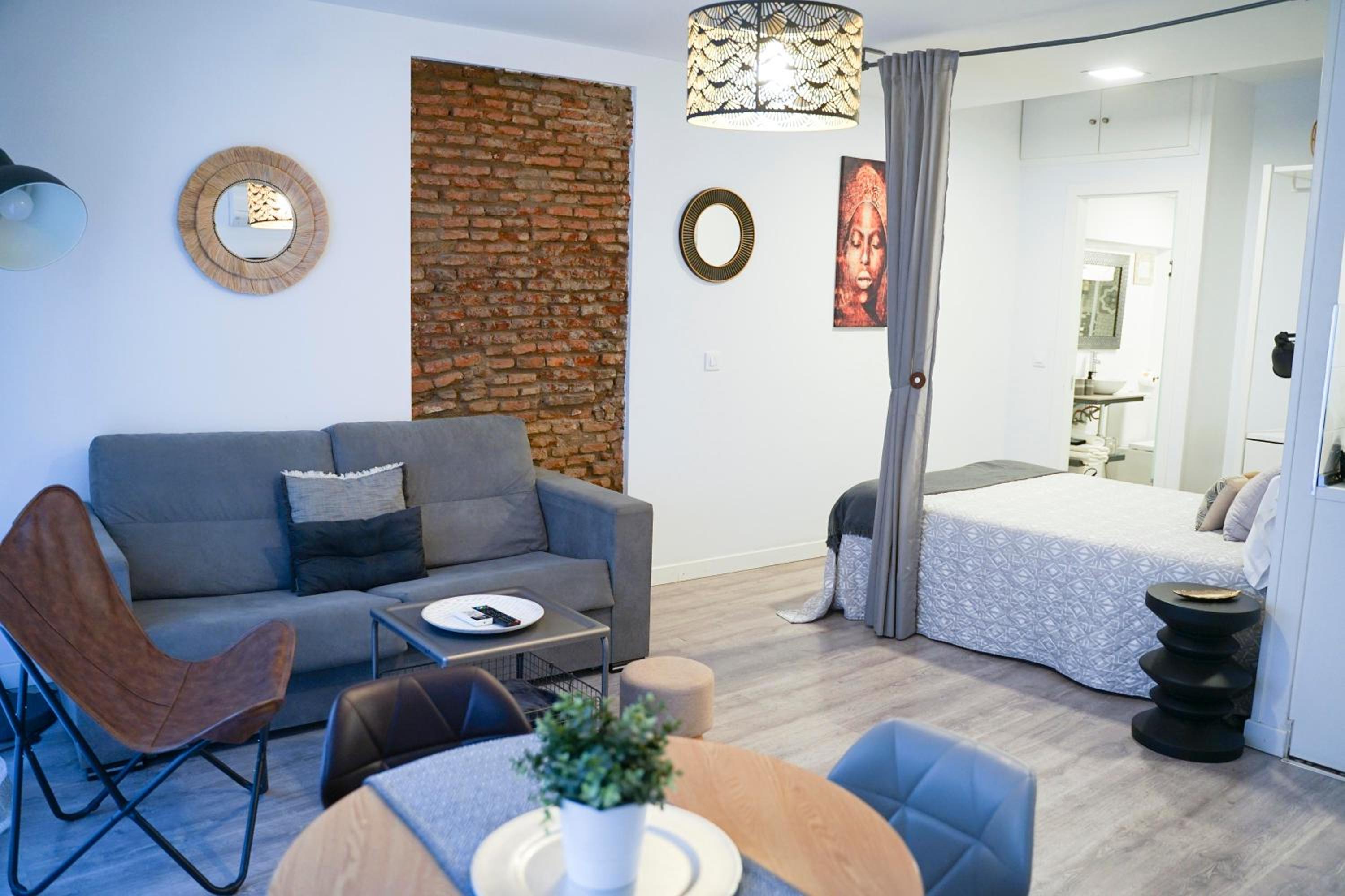 Studio Suites - Photo 15