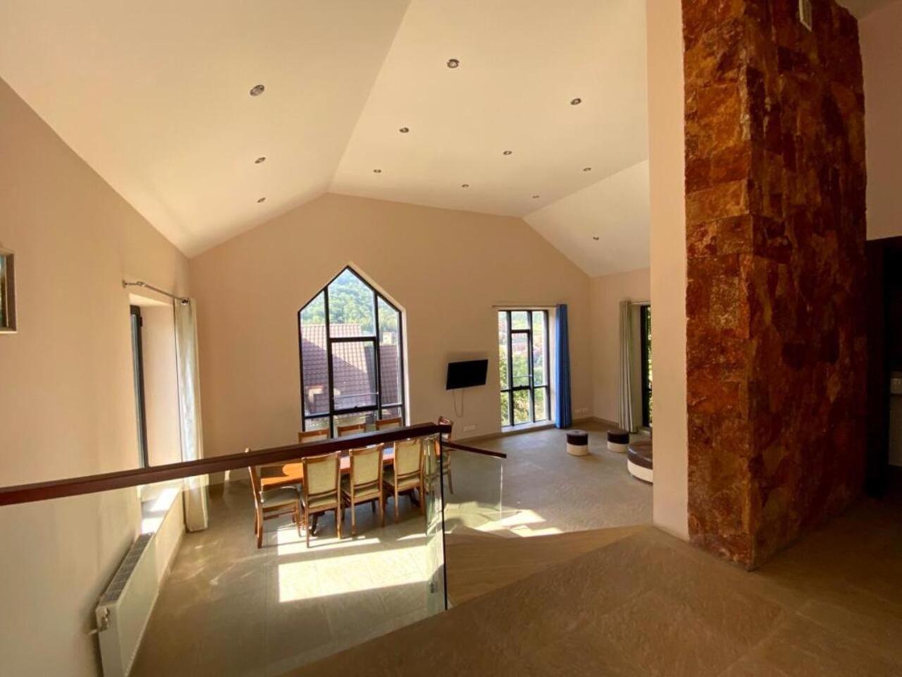 Three-Bedroom Villa photo 1