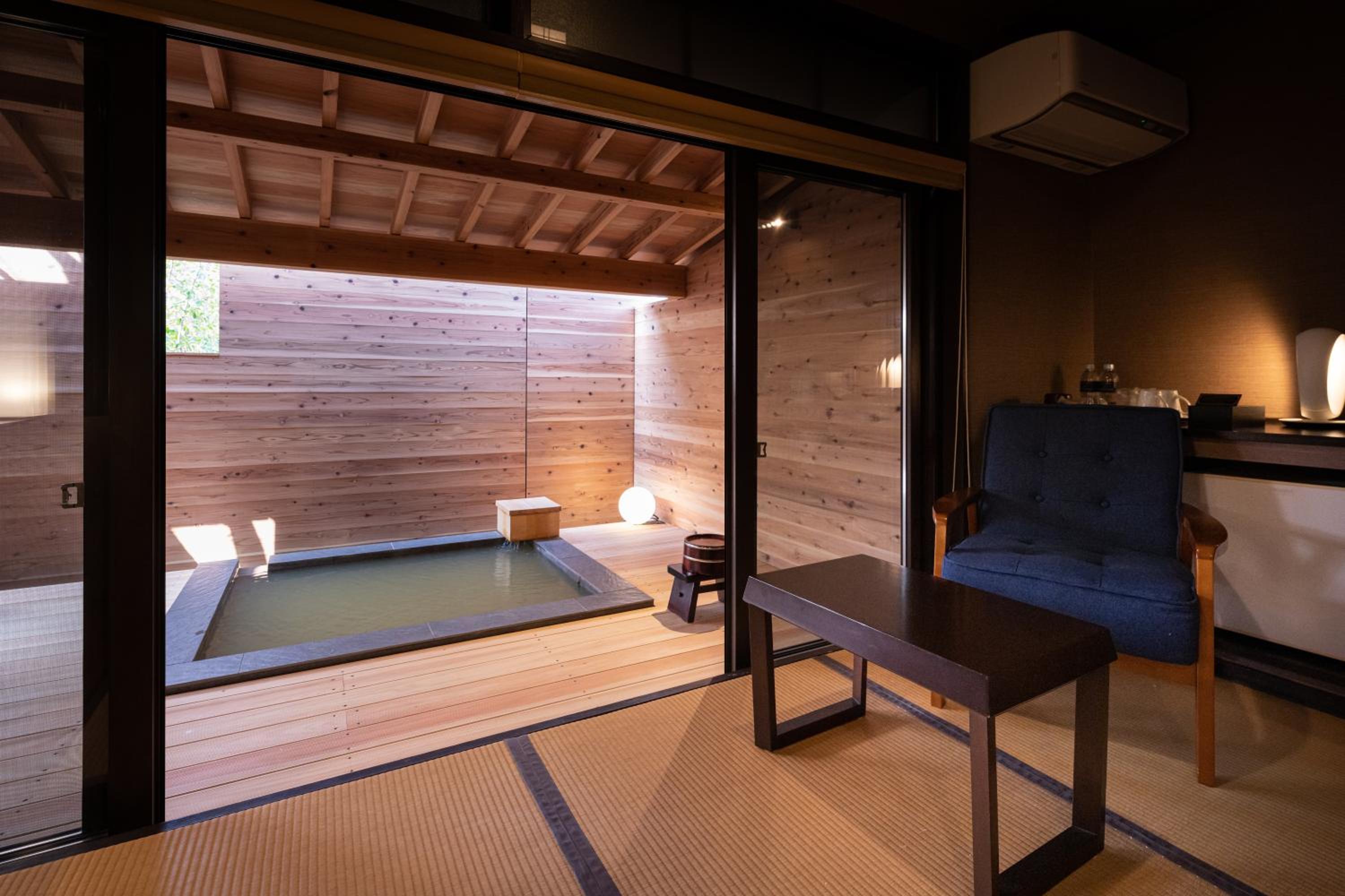Deluxe Double Room with Shower
