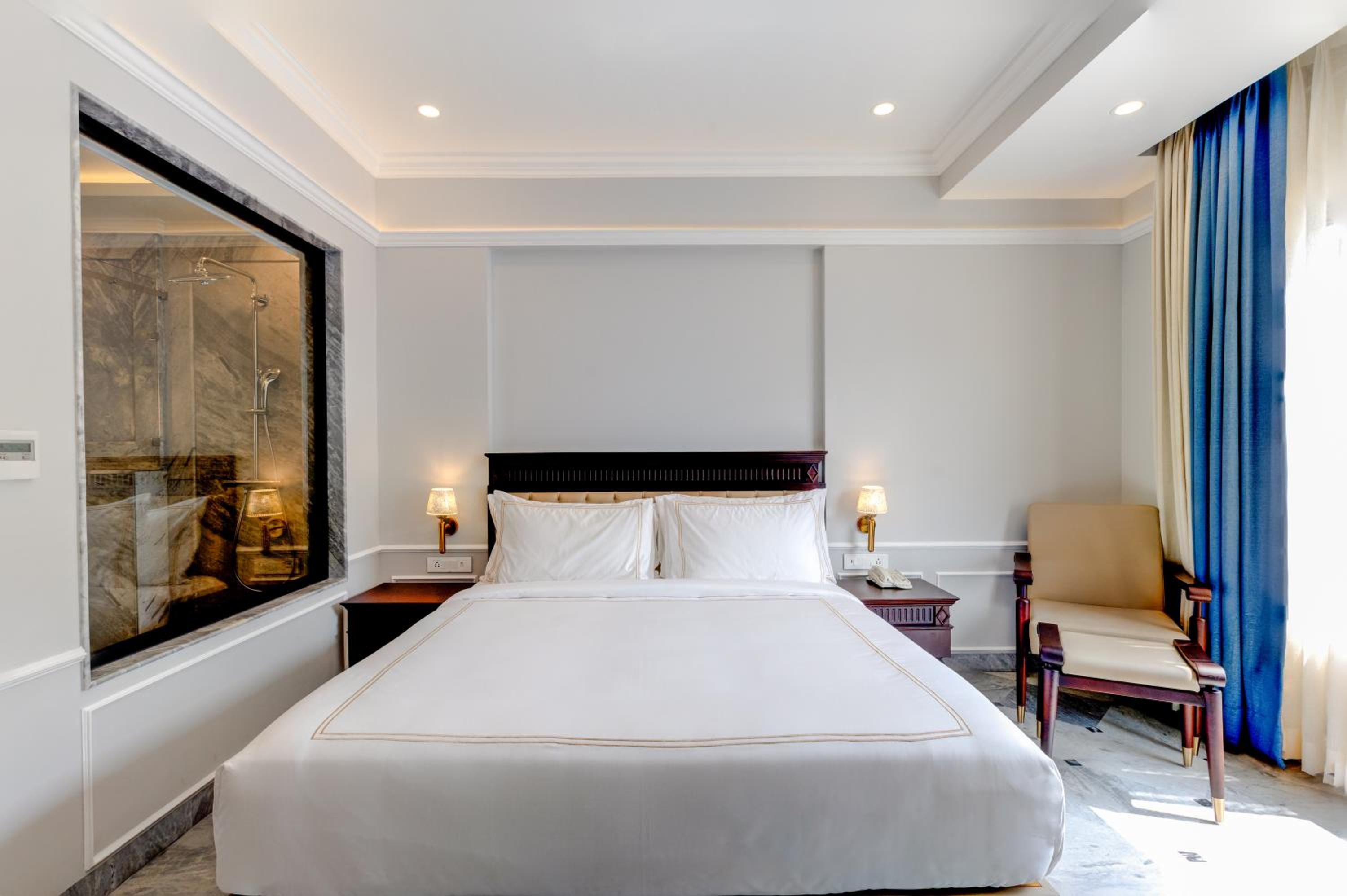 Deluxe Room with Pool View - Photo 5