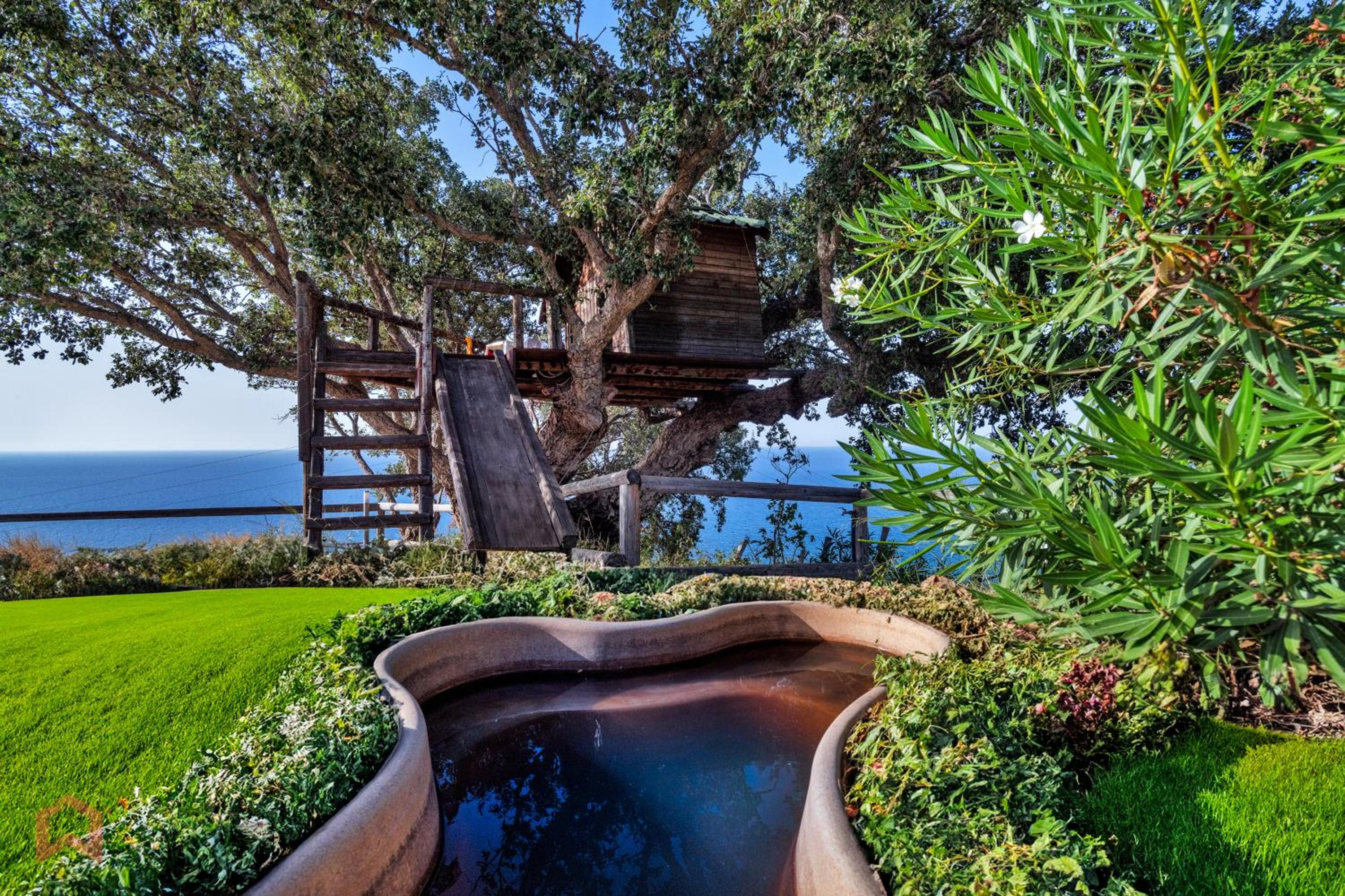 Villa photo 2