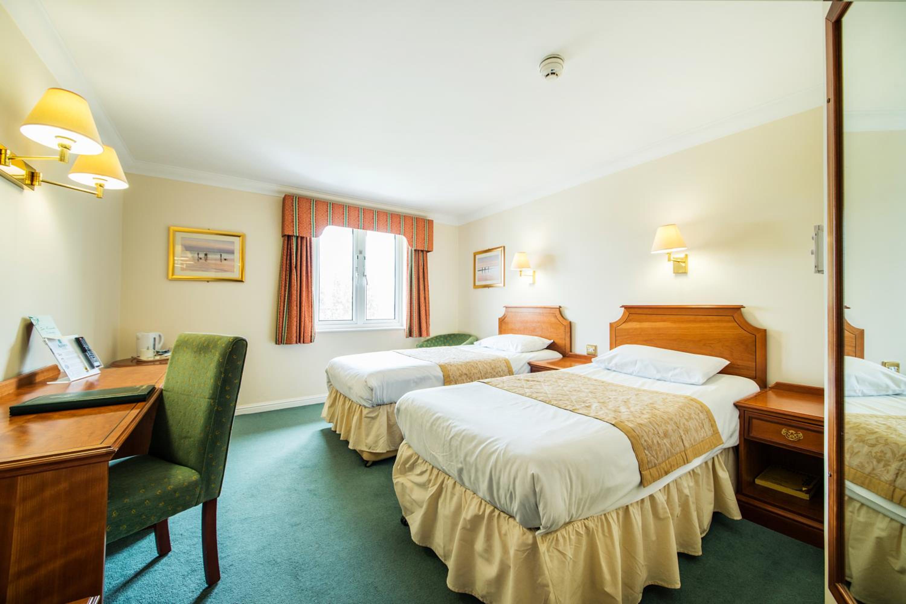 Superior Twin Room - Photo 1