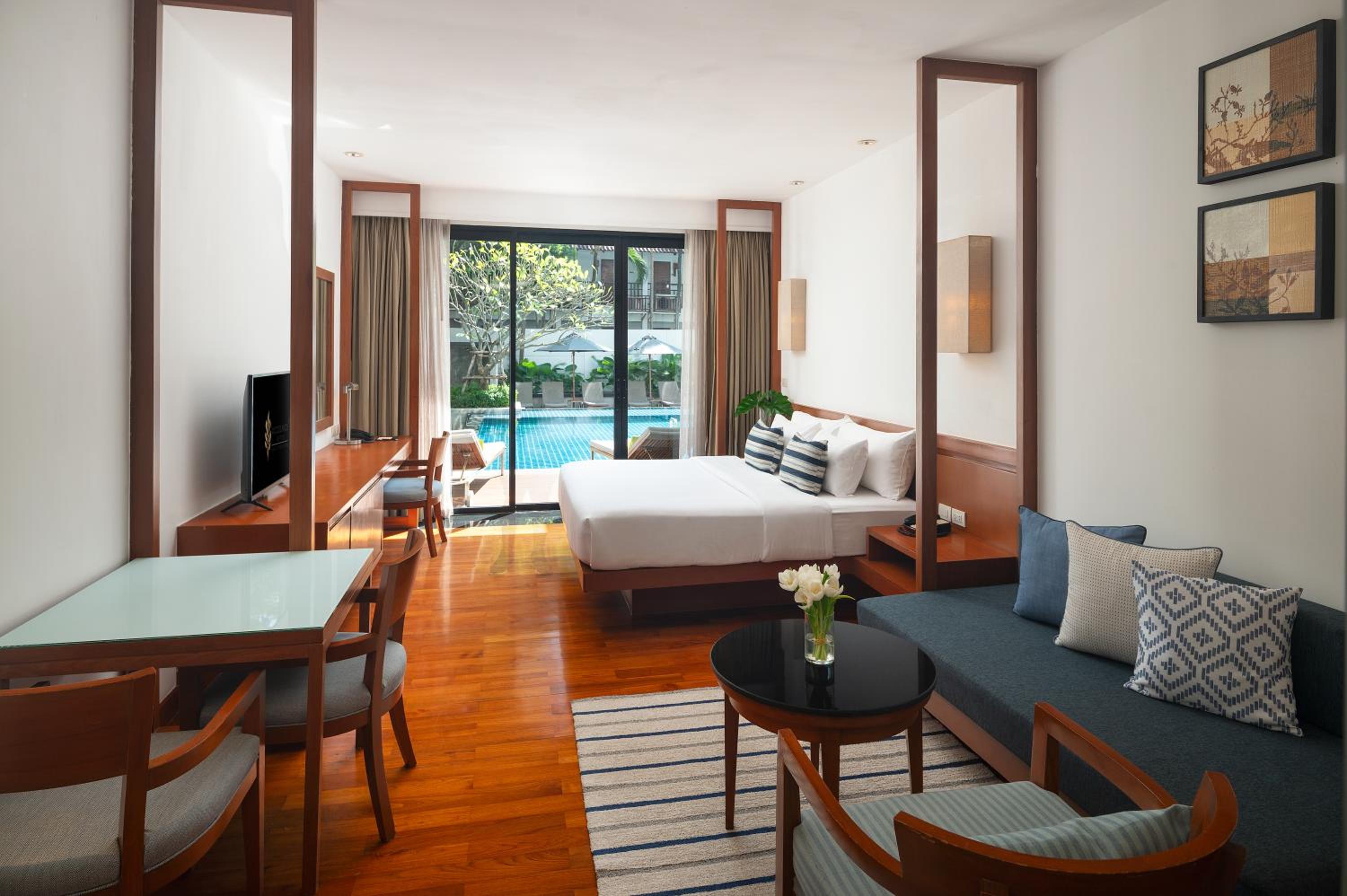 Premier Pool Studio Room