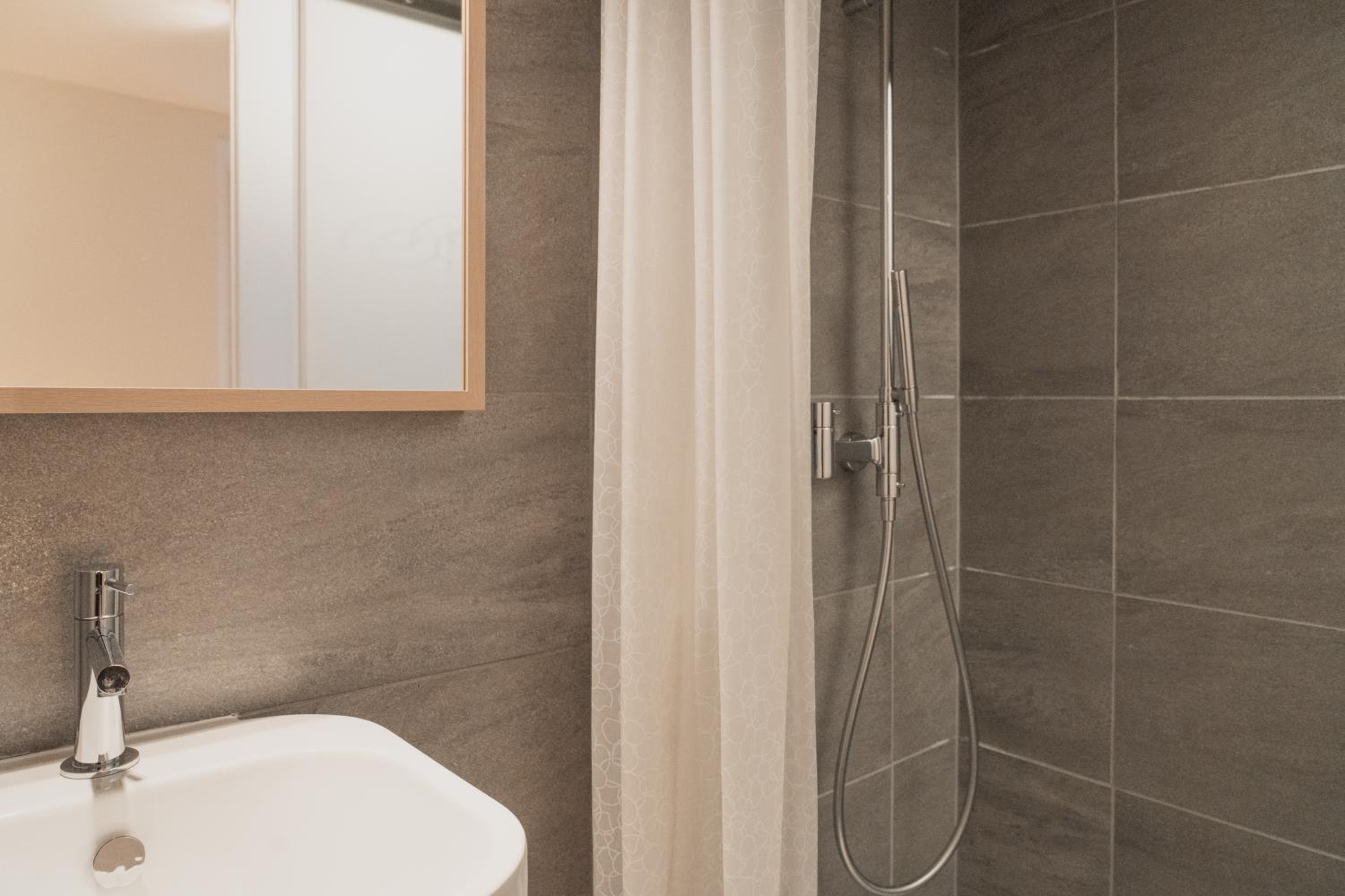 Double or Twin Room with Private Bathroom photo 2