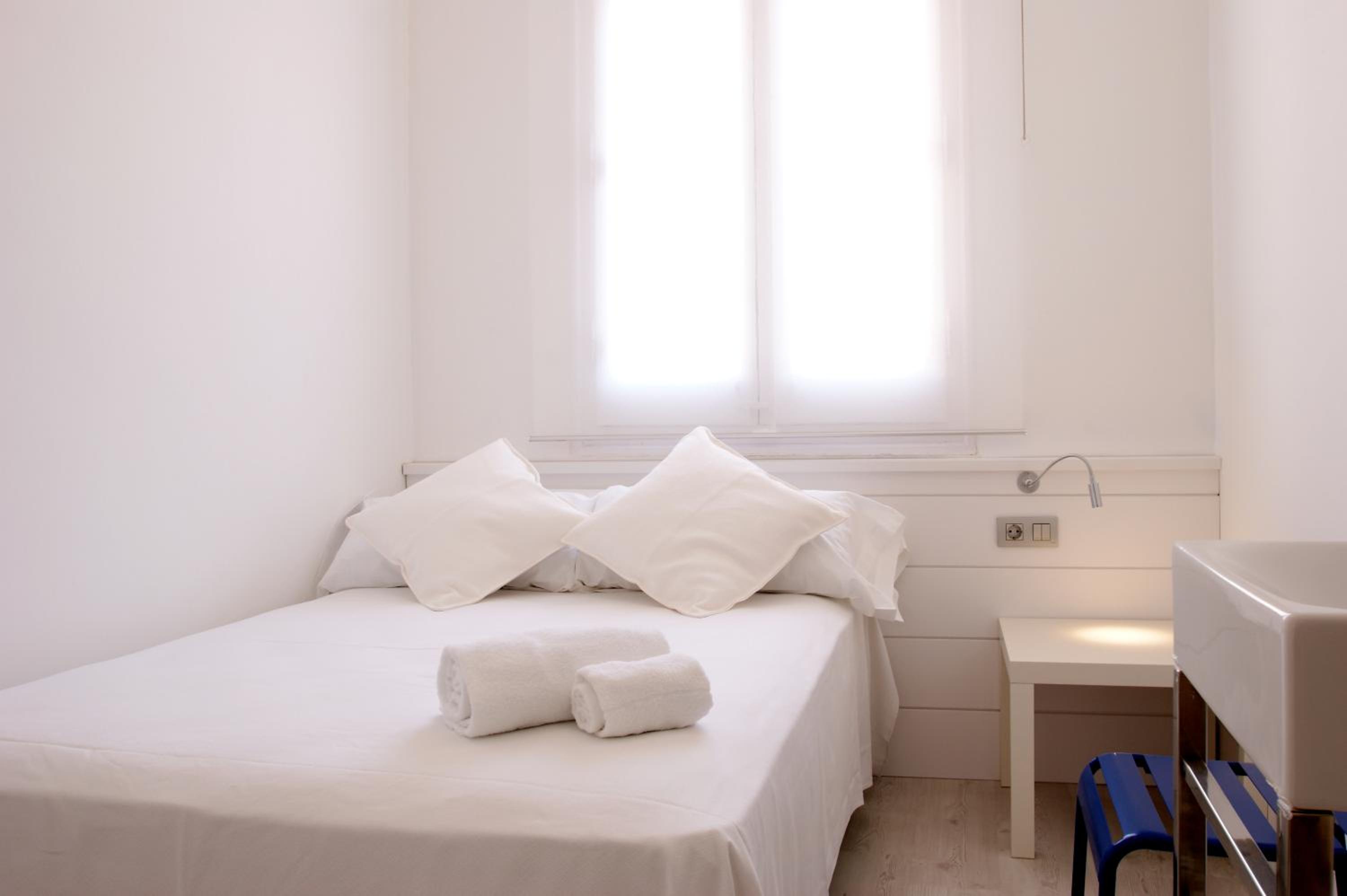 Double Room with Shared Bathroom photo 2