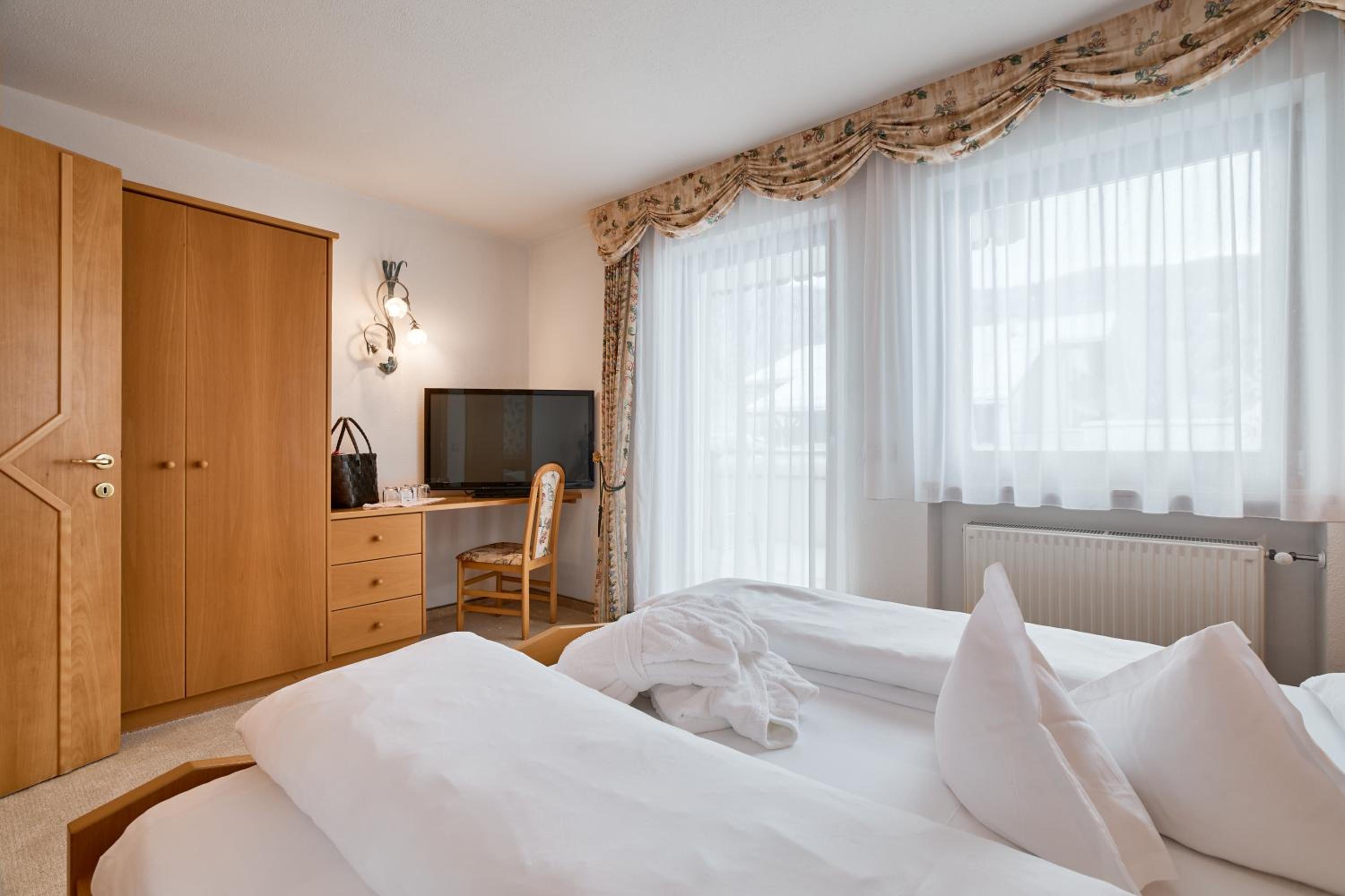 Junior Suite with Balcony photo 1