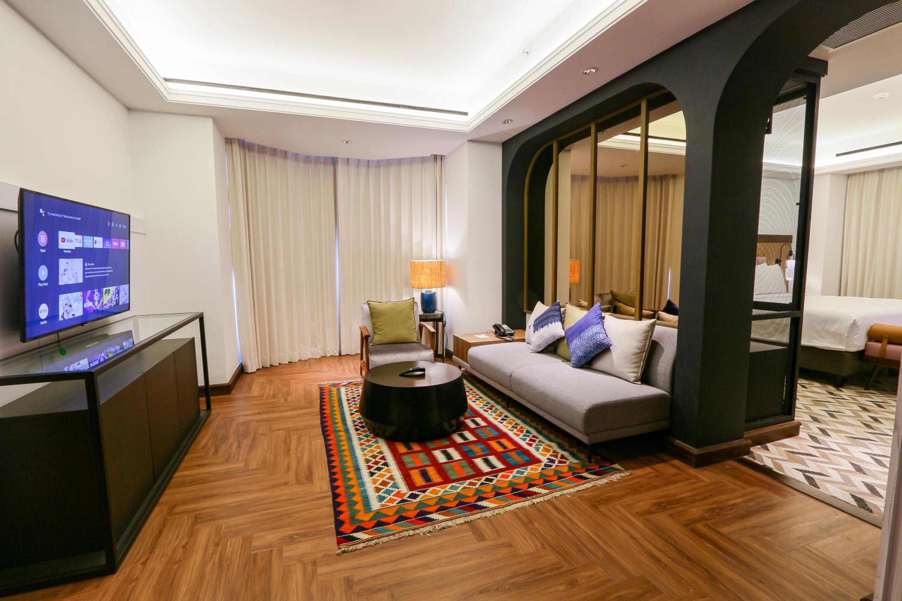 Executive Suite - Photo 11
