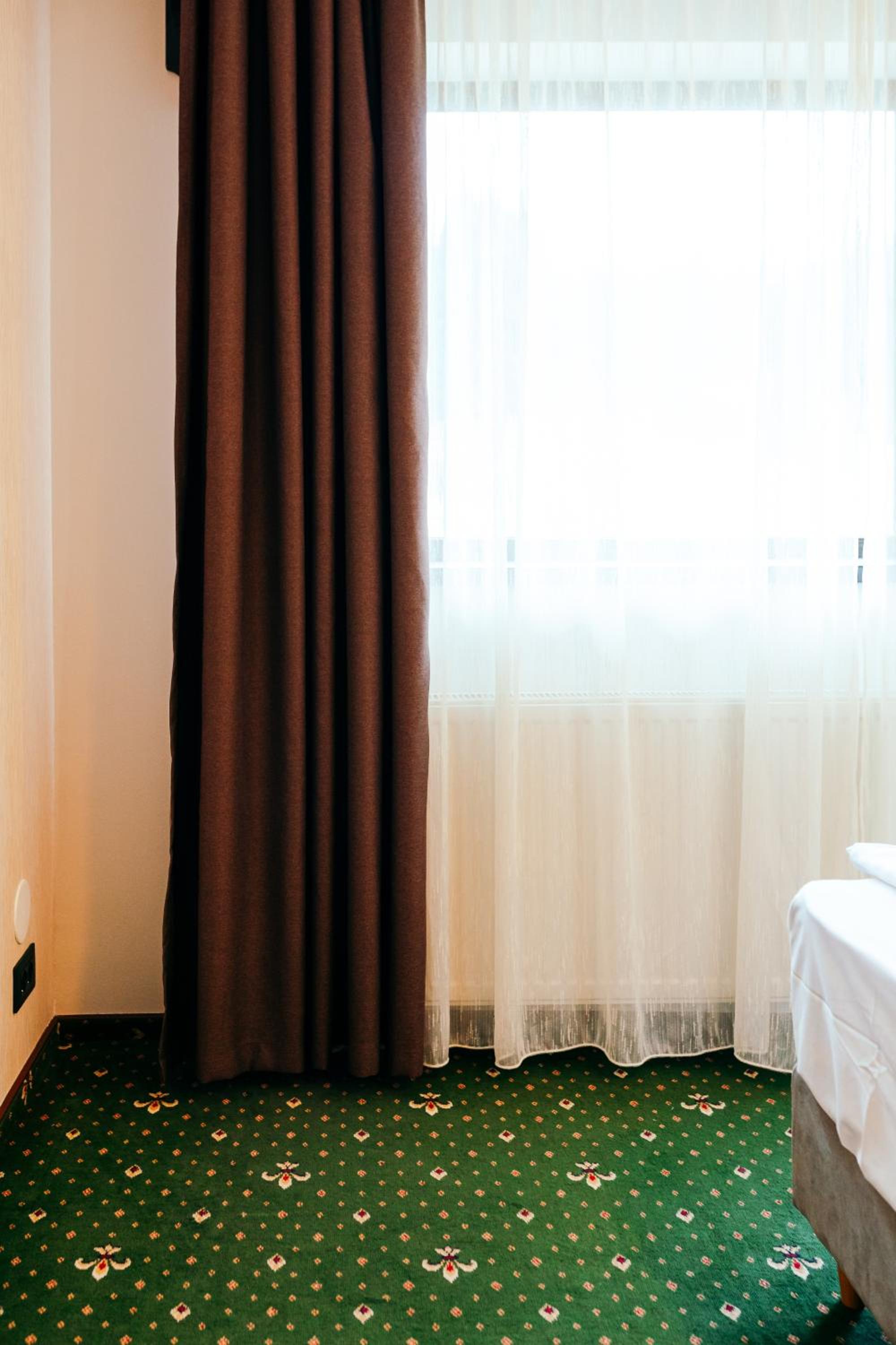 Queen Room with Balcony photo 2