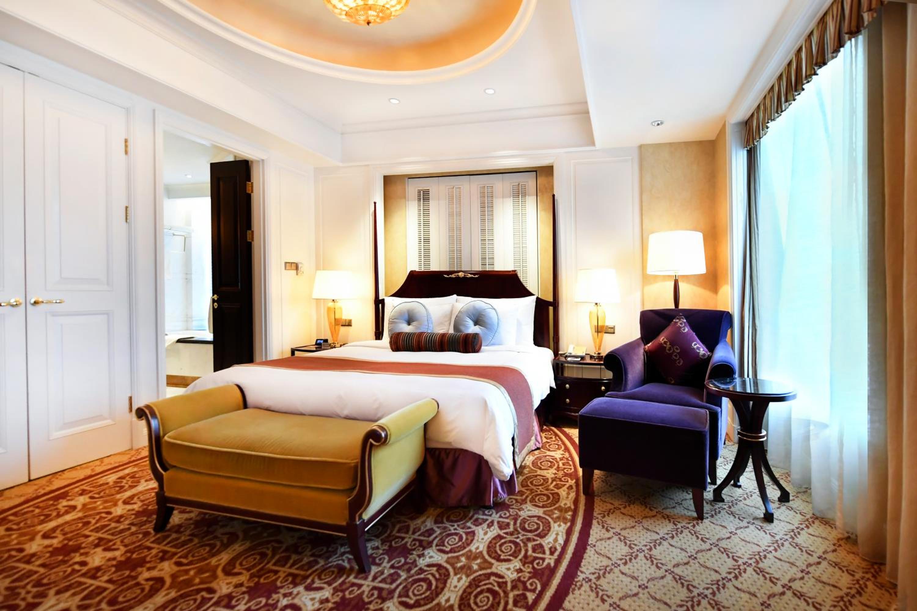Business Suite - Photo 2