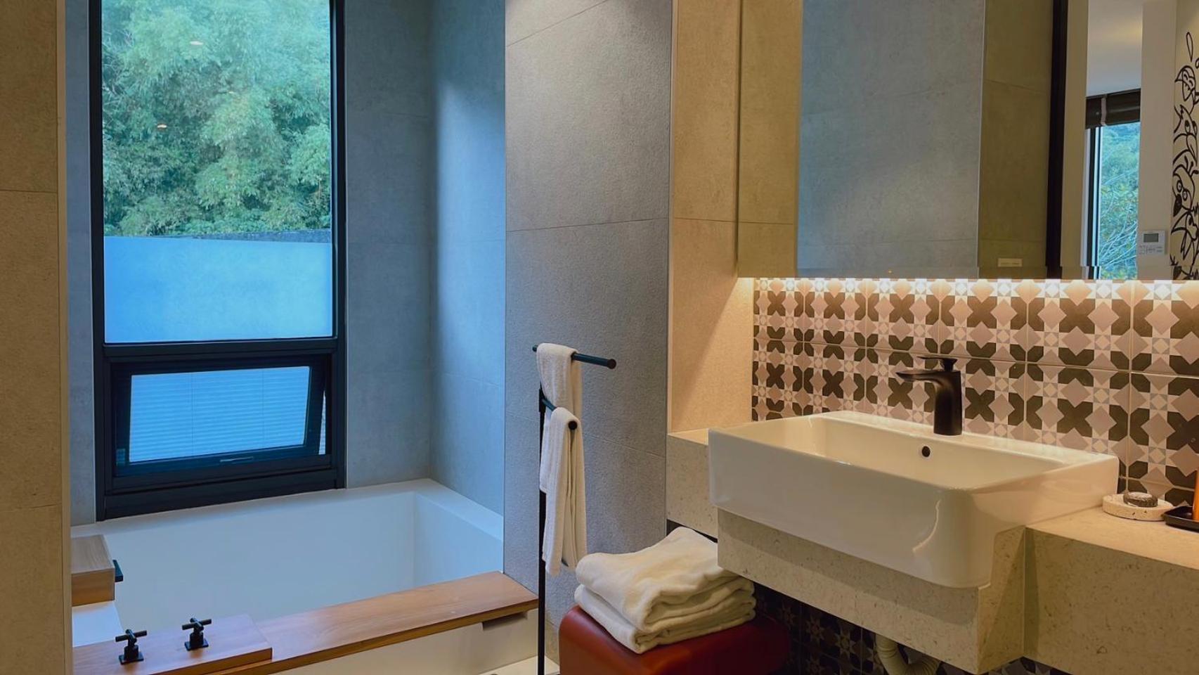 Twin Room with Mountain View - Photo 6