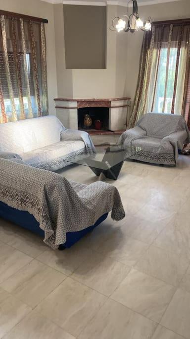 Three-Bedroom House photo 2