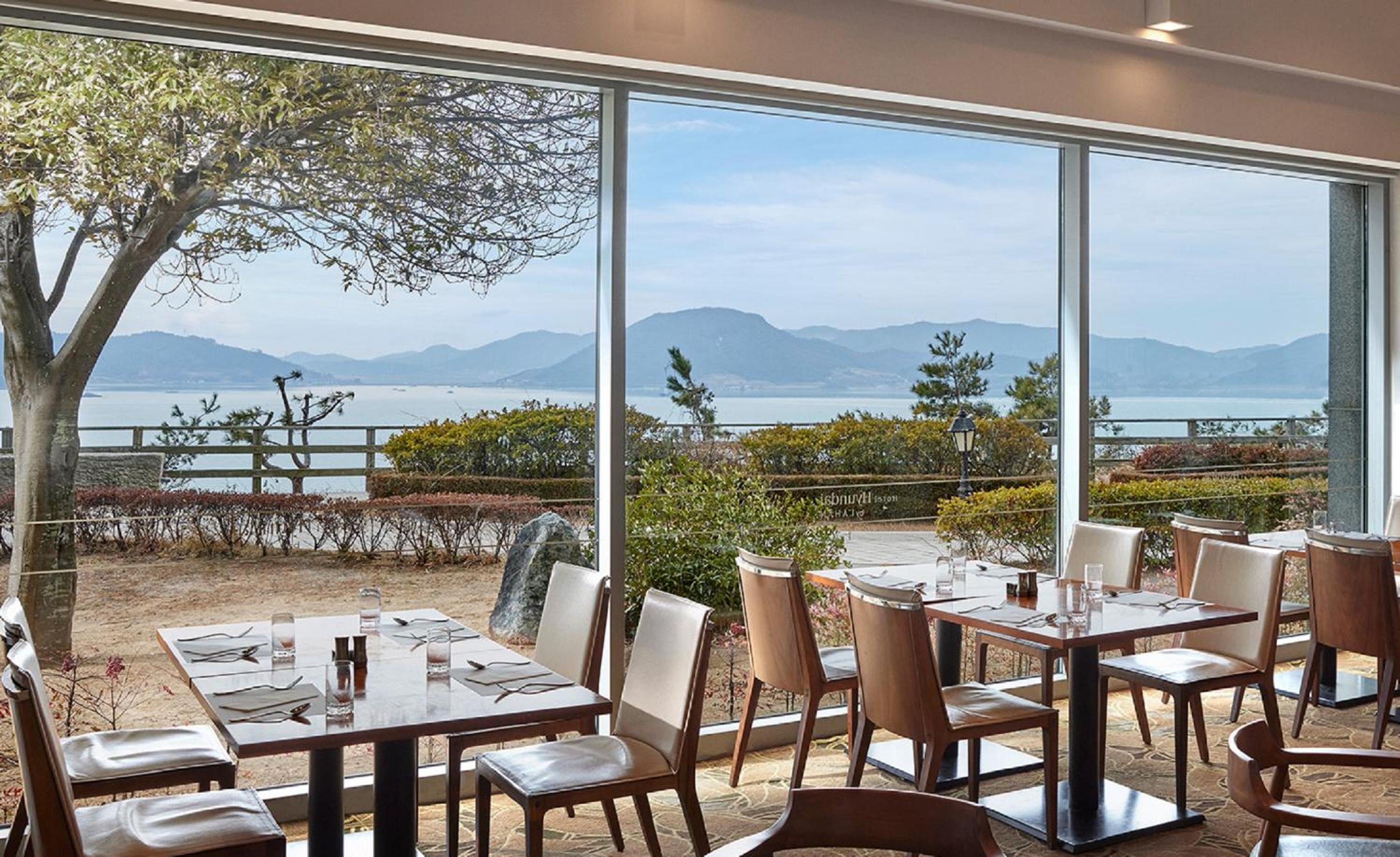 Special Offer - Deluxe Twin Room - Mountain View with Free Breakfast for 2 - Photo 4