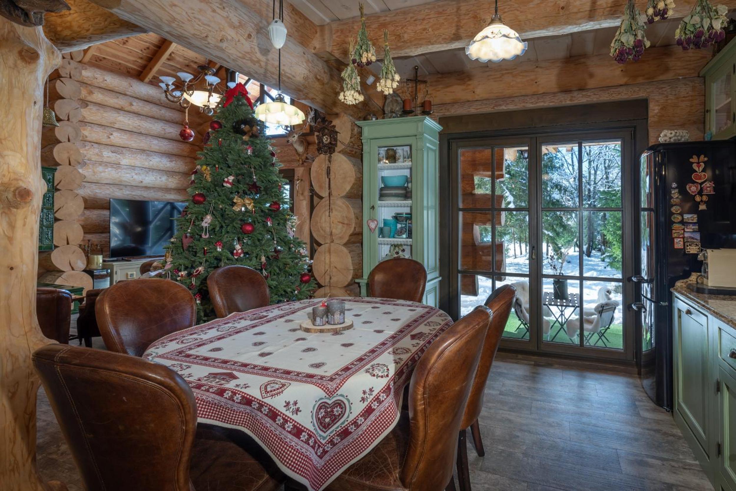 Three-Bedroom Chalet photo 2