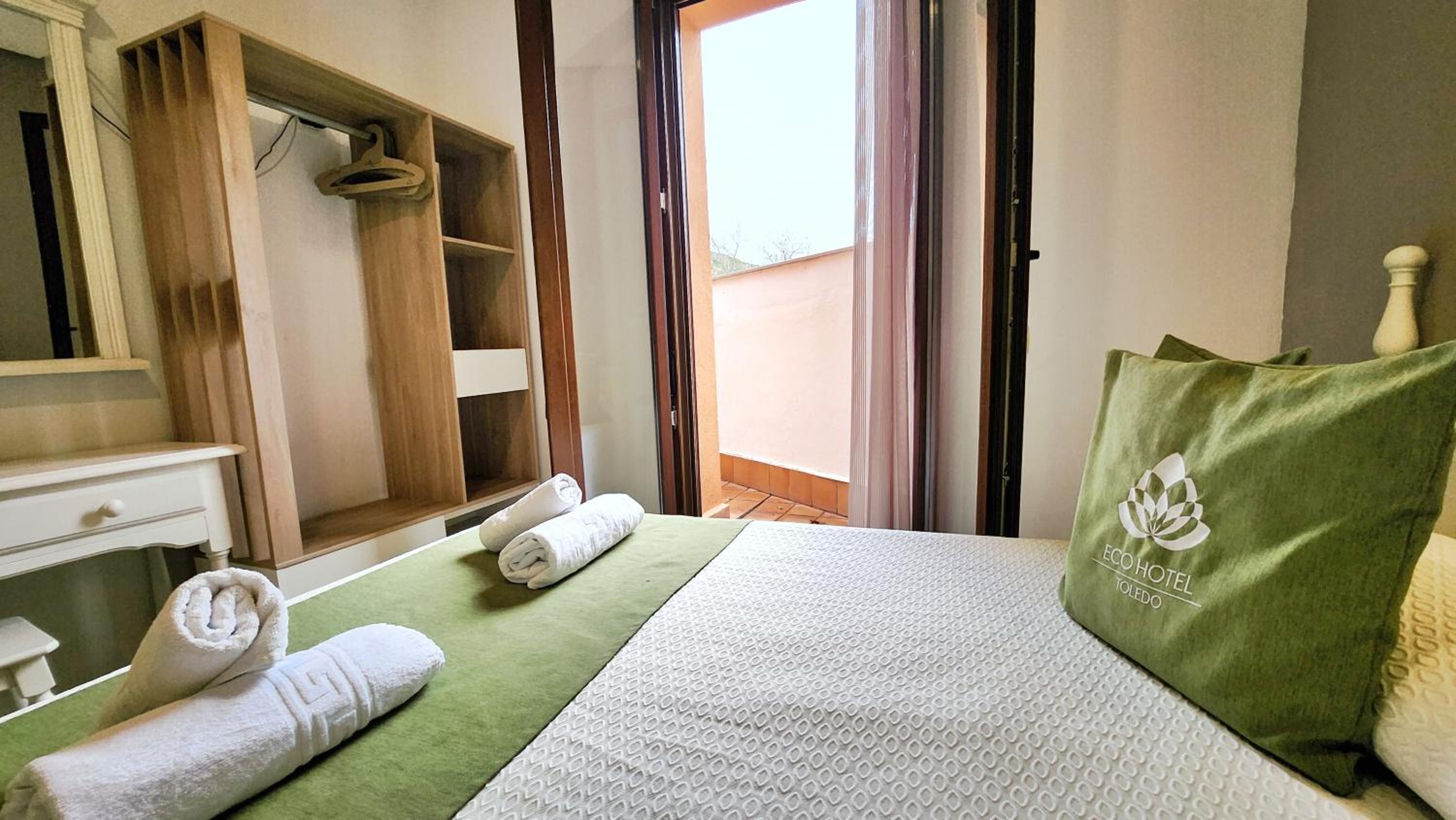 Triple Room with Private Bathroom - Photo 2