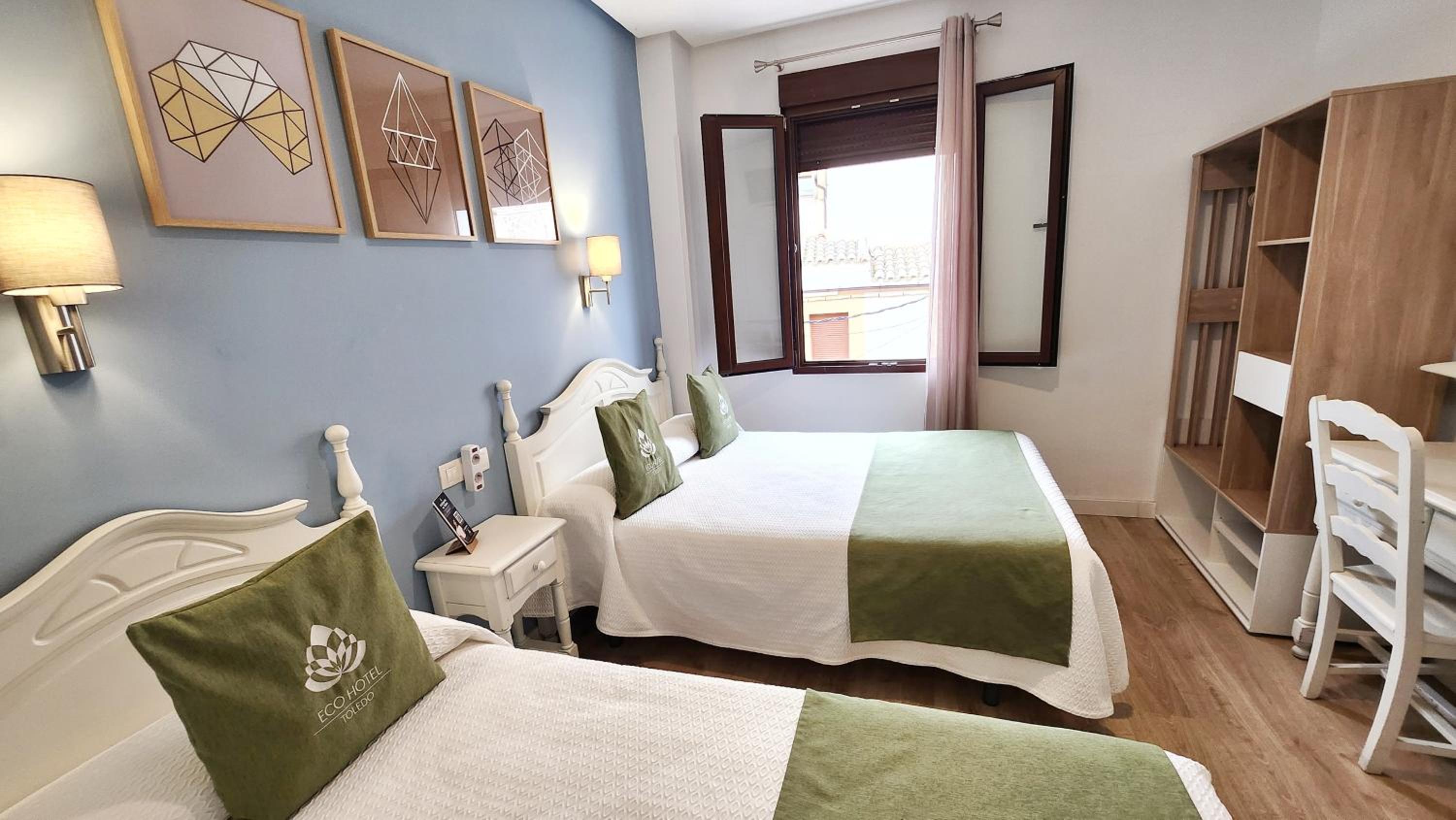 Triple Room with Private Bathroom - Photo 4