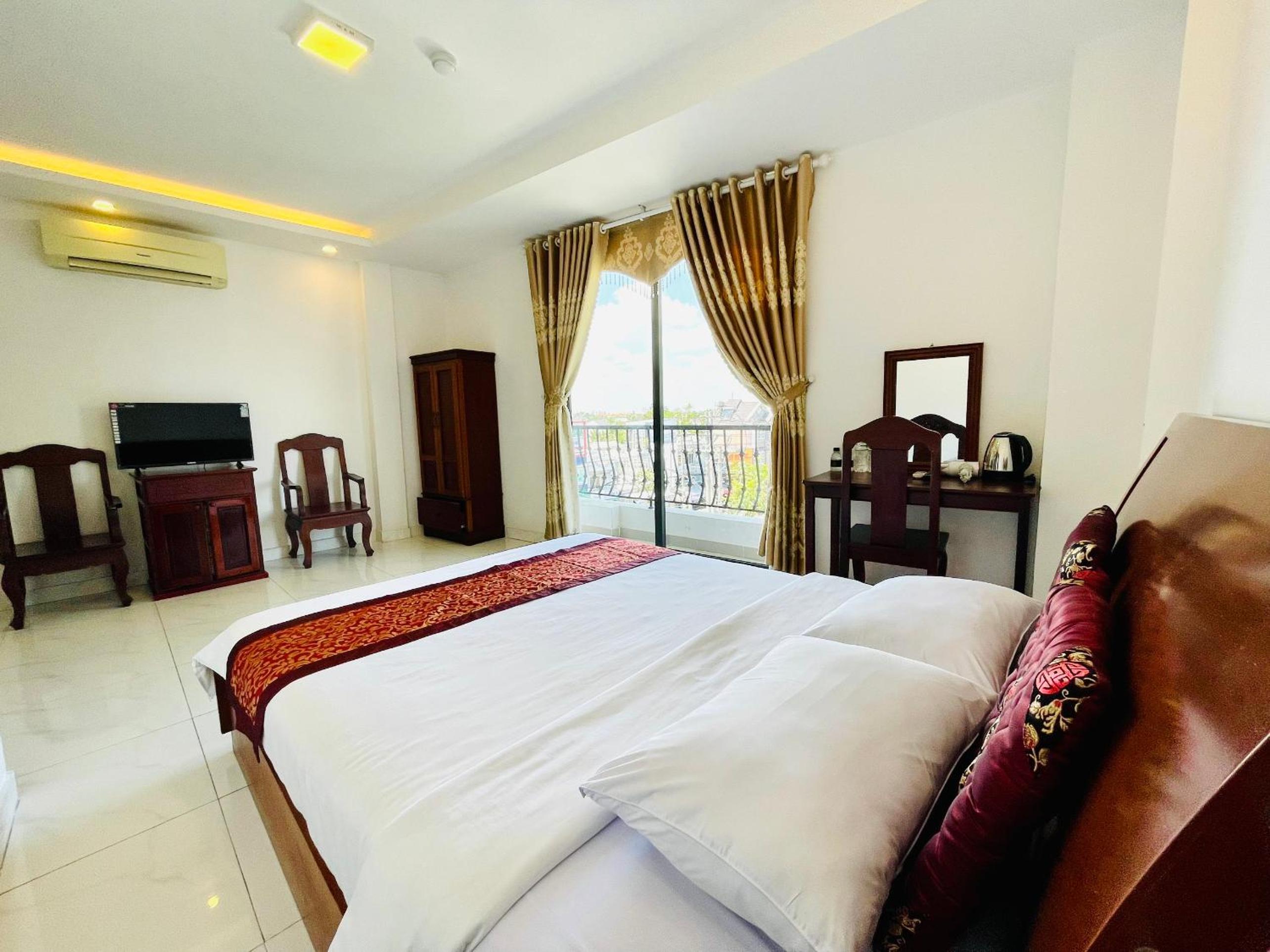Deluxe Double Room with Balcony photo 3