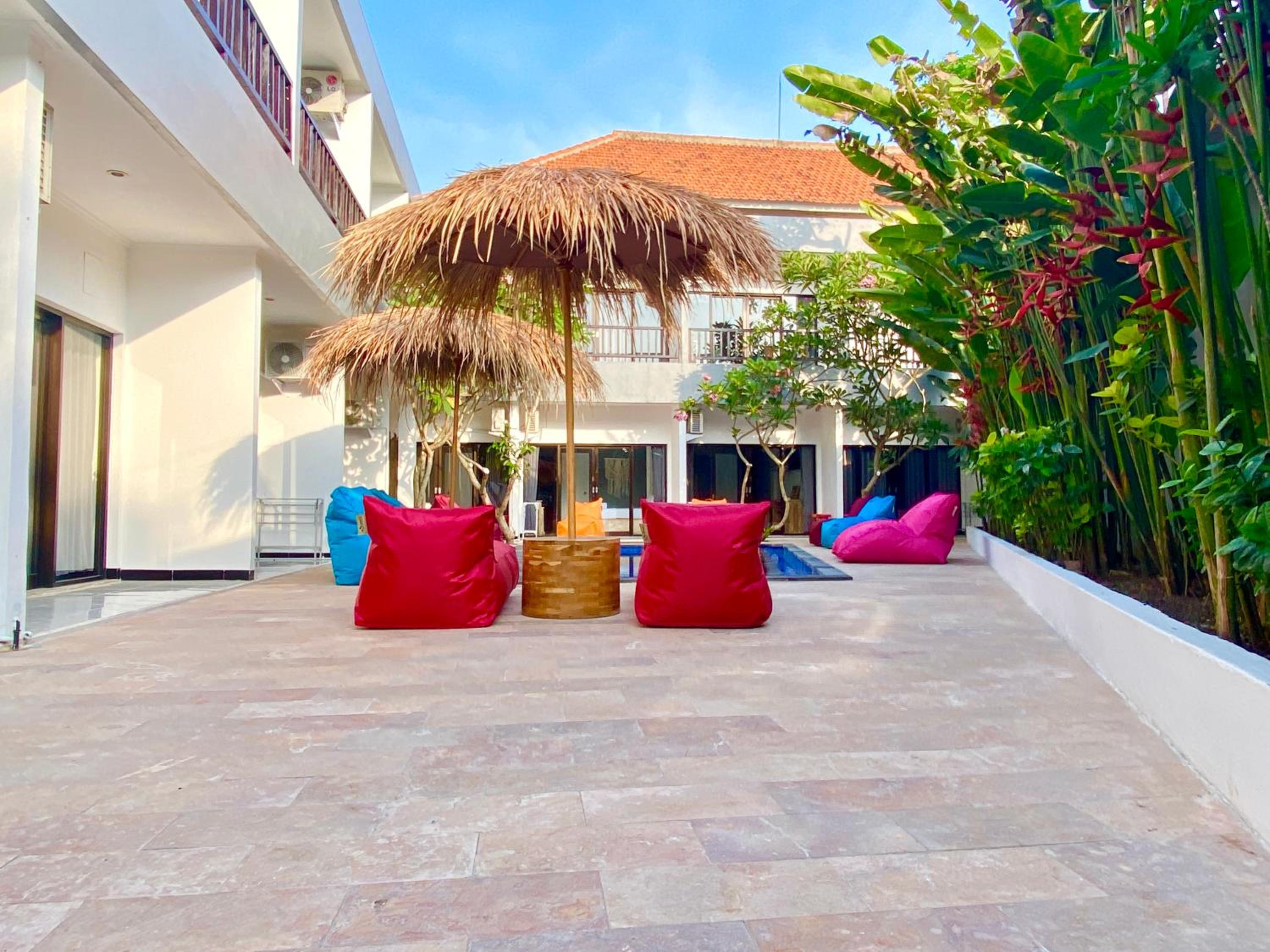 Double Room with Pool View - Photo 12