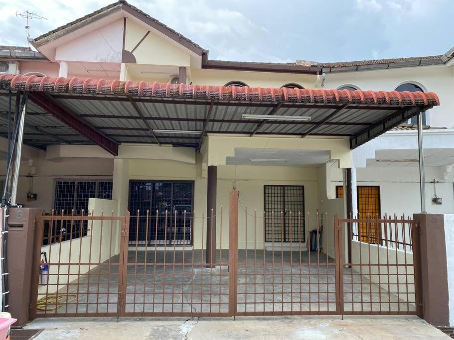 Four-Bedroom House photo 1