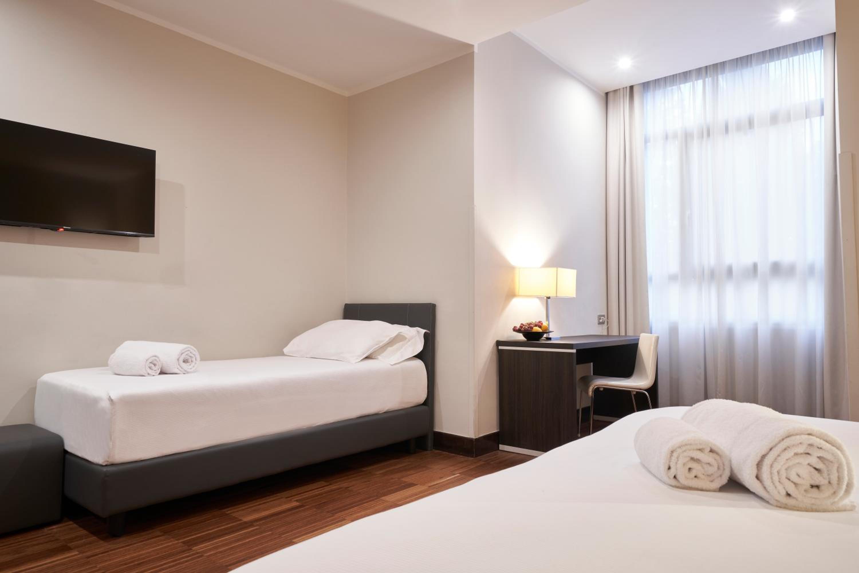 Deluxe Double or Twin Room photo 3