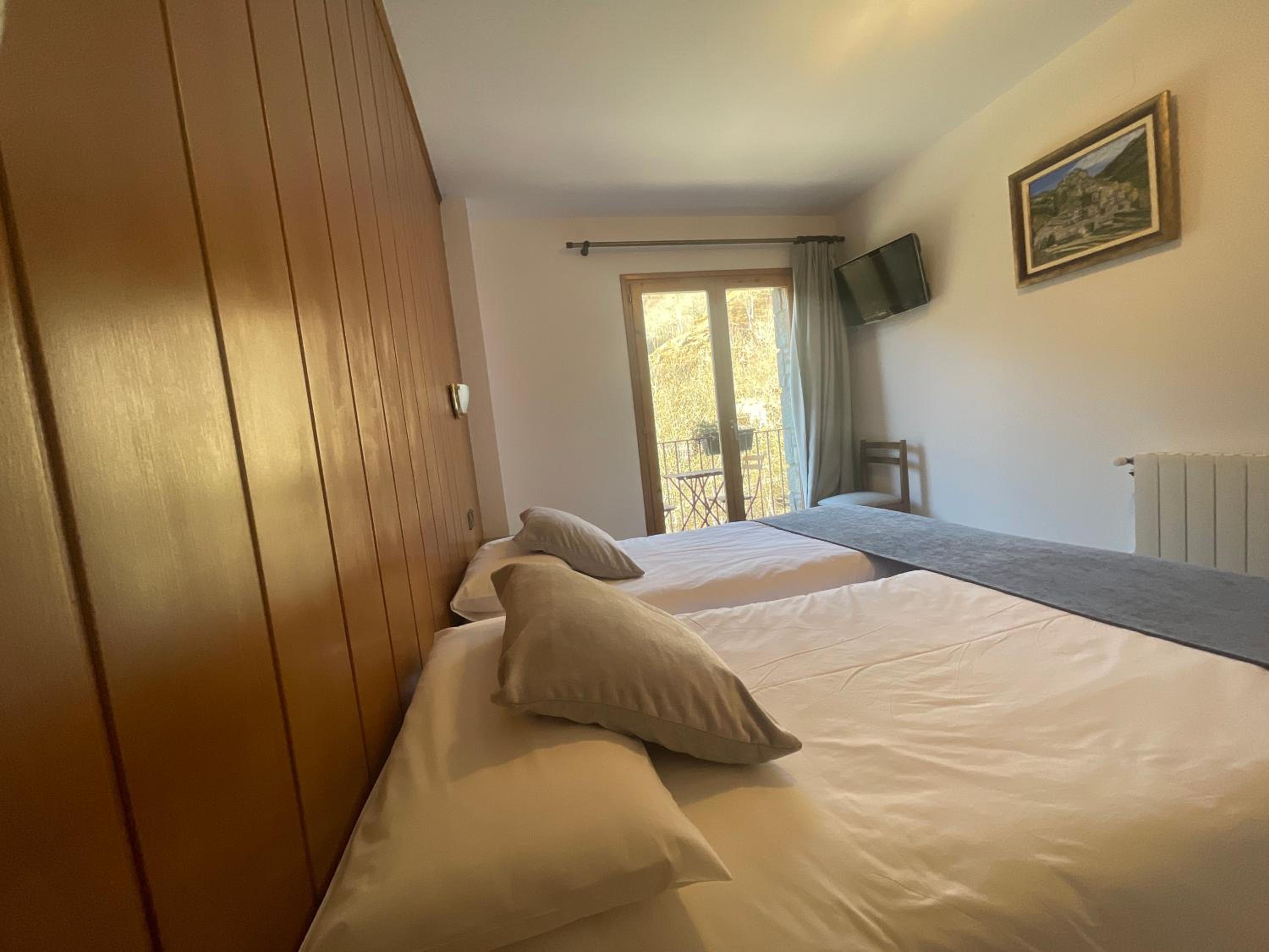 Twin Room with Balcony photo 3