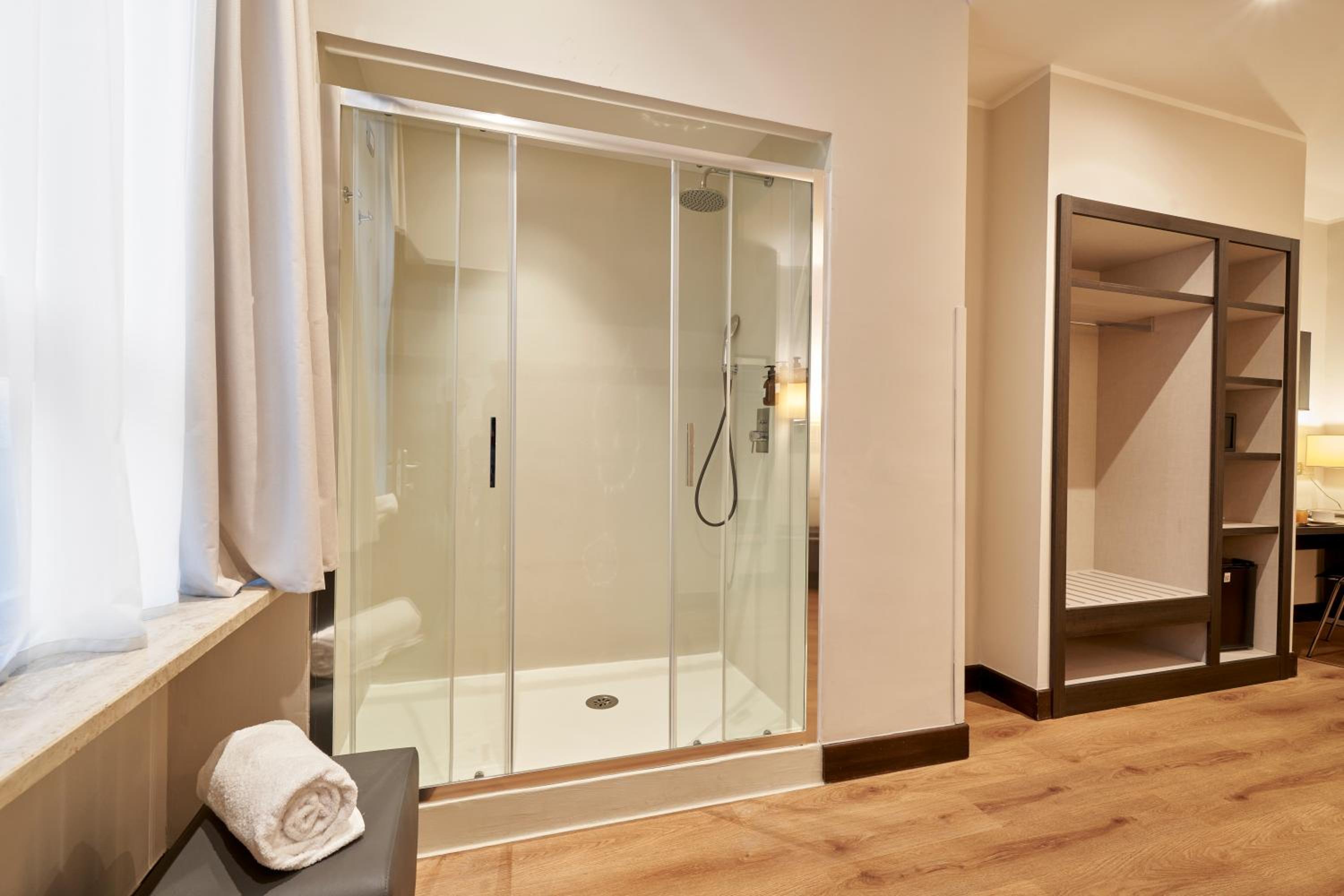 Deluxe Double or Twin Room photo 2
