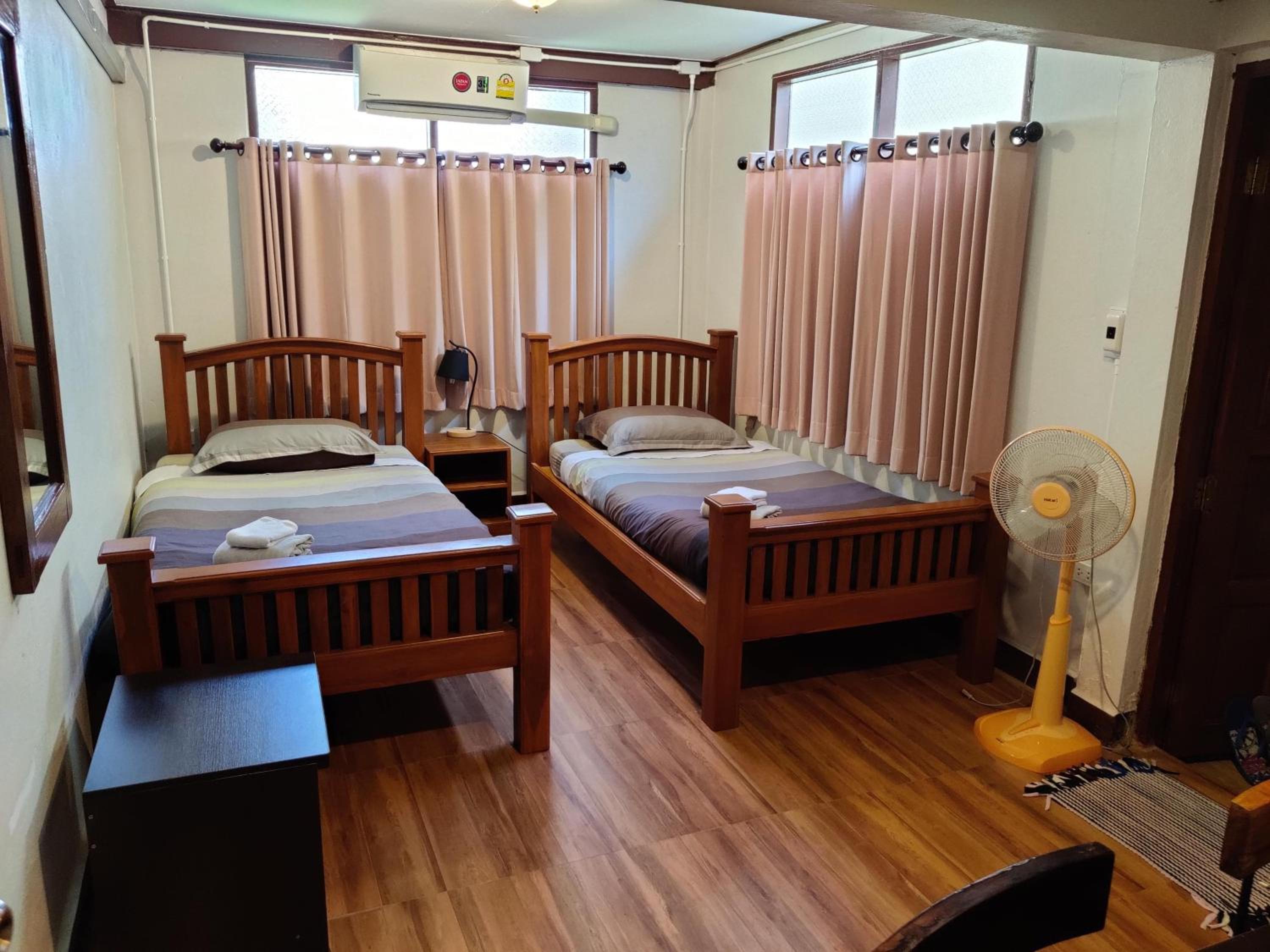 Economy Twin Room - Photo 1