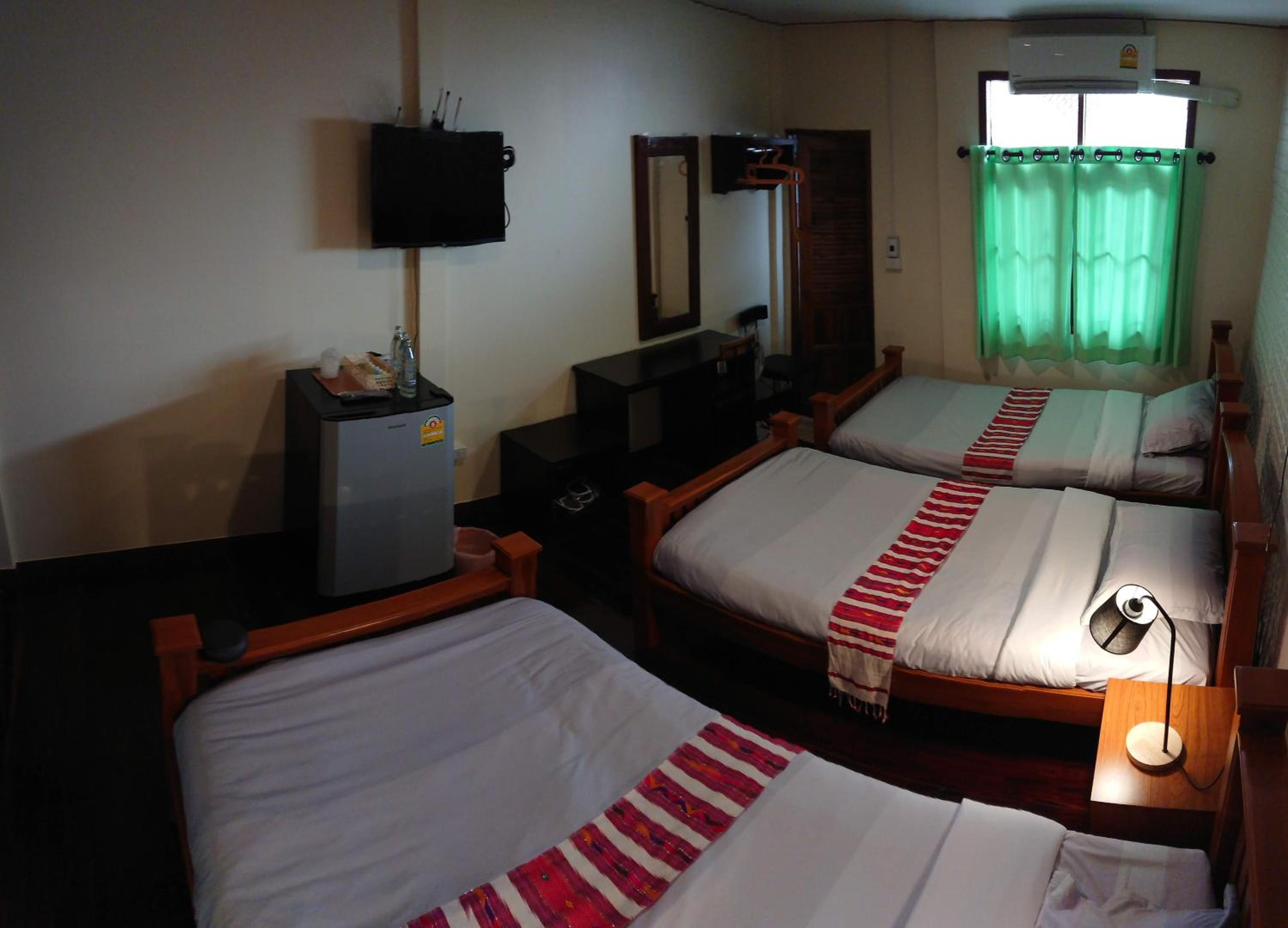 Economy Triple Room - Photo 4