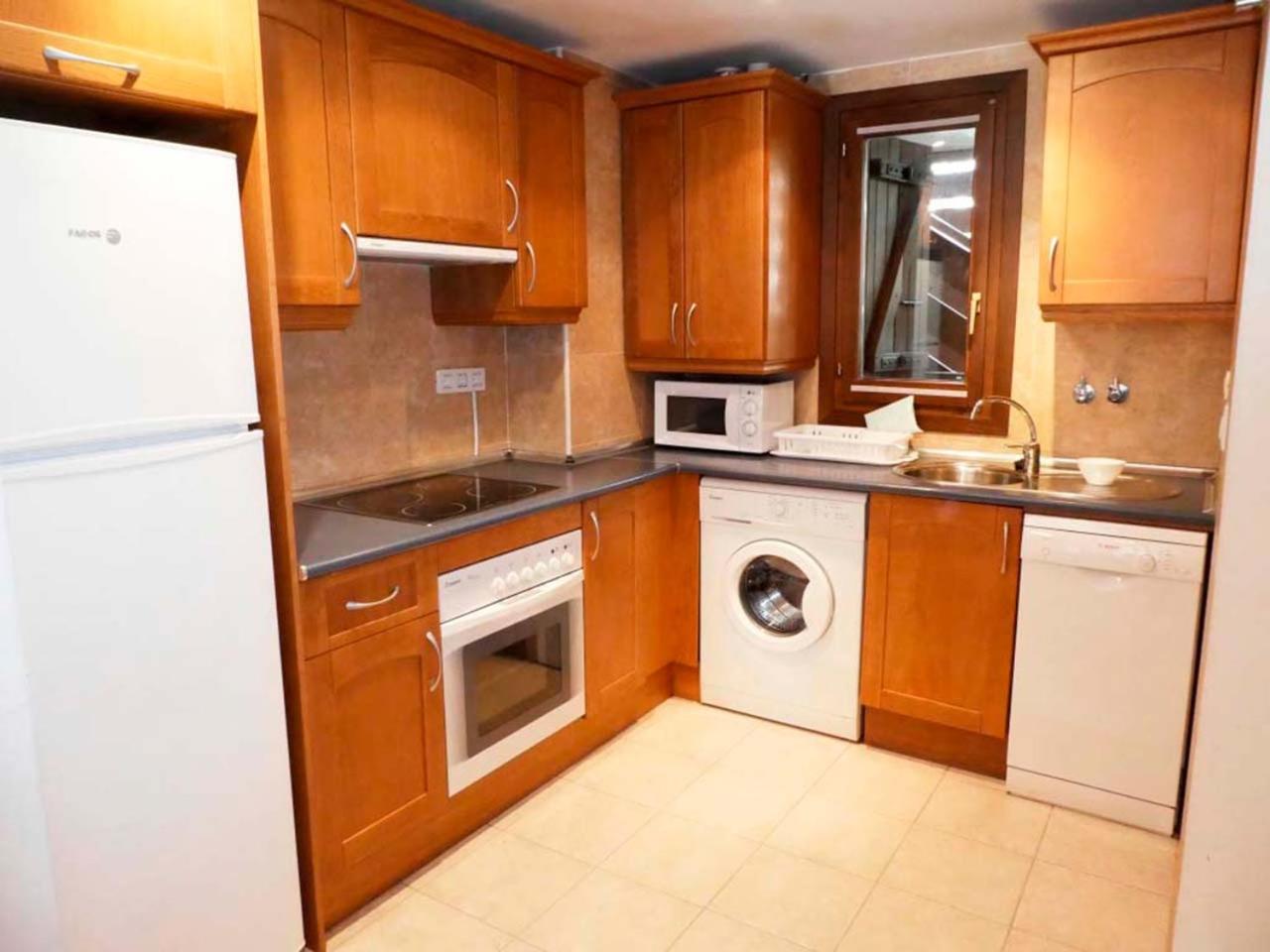 One-Bedroom Apartment (4 Adults) photo 2