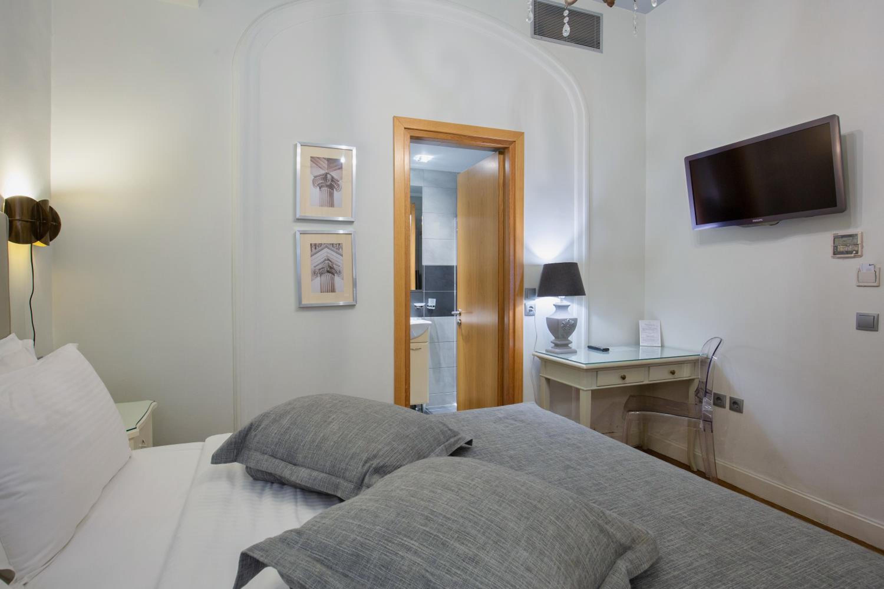 Small Double Room photo 2