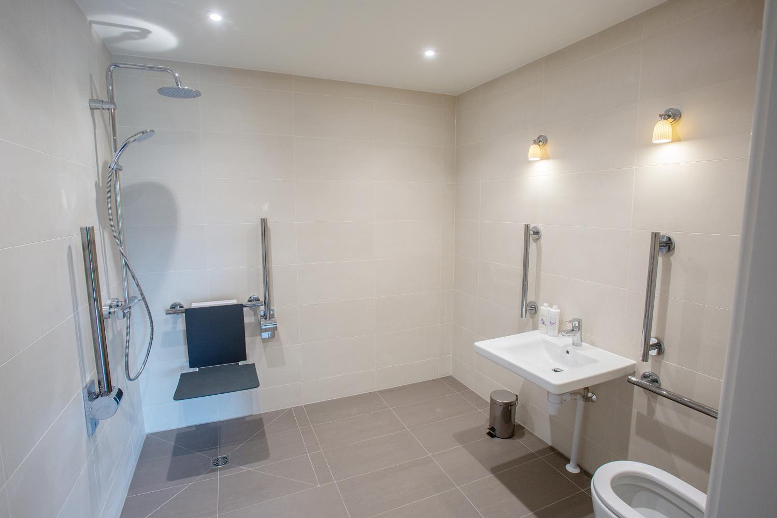 Double Room - Disability Access photo 3