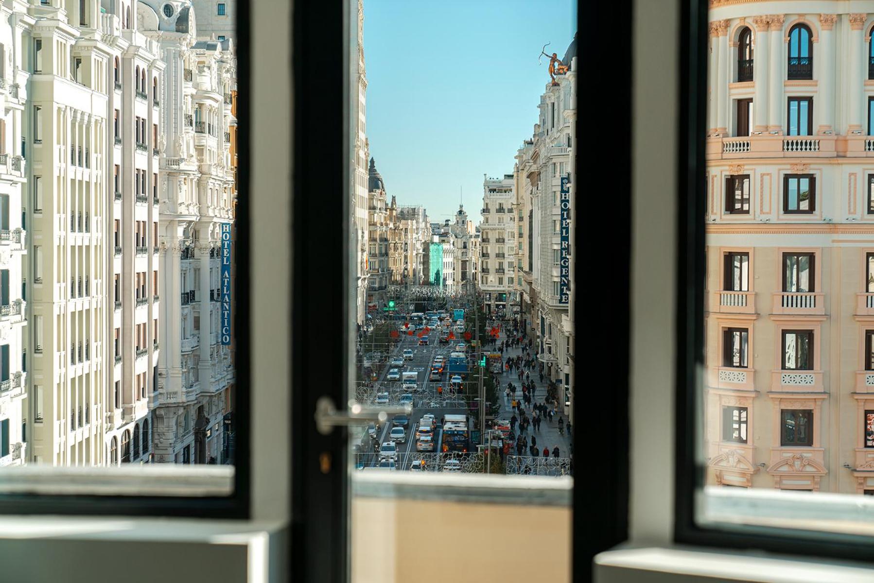 Deluxe Double Room with Gran Via Views
