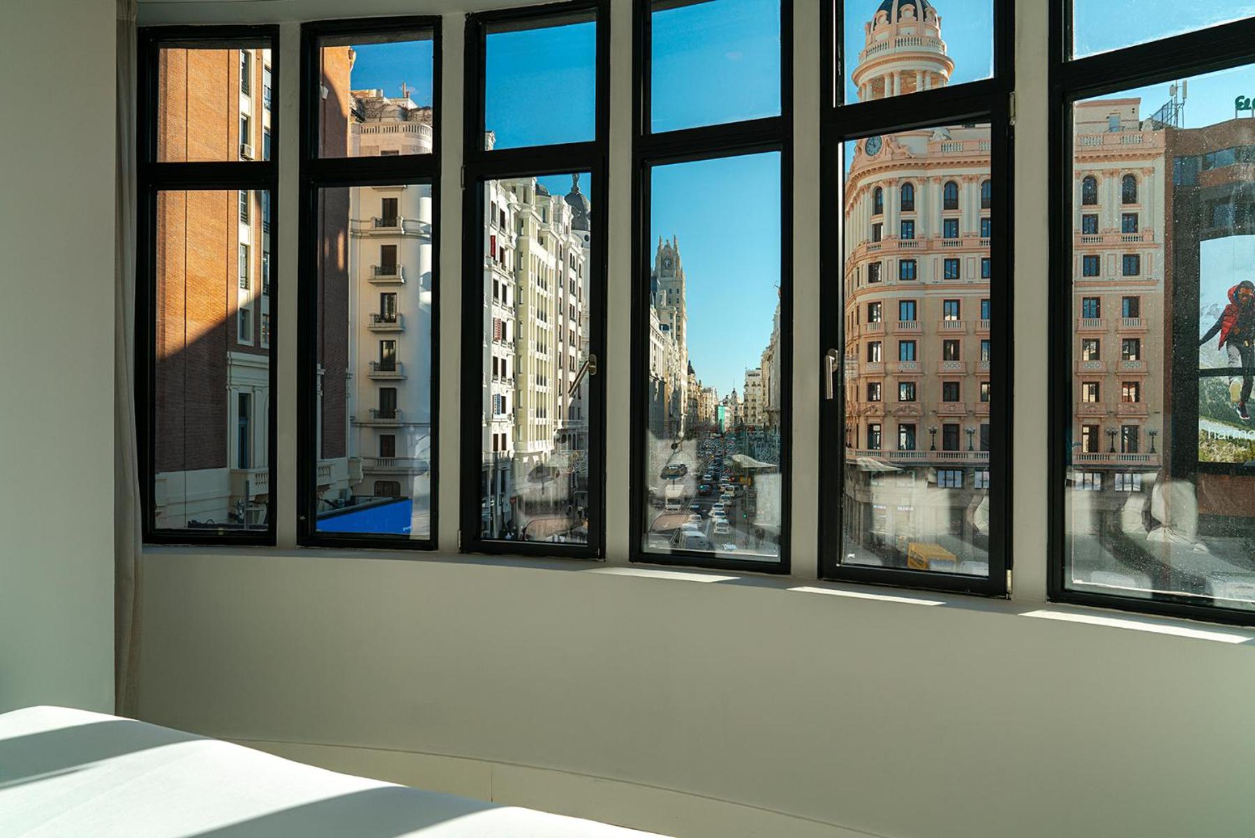 Deluxe Double Room with Gran Via Views