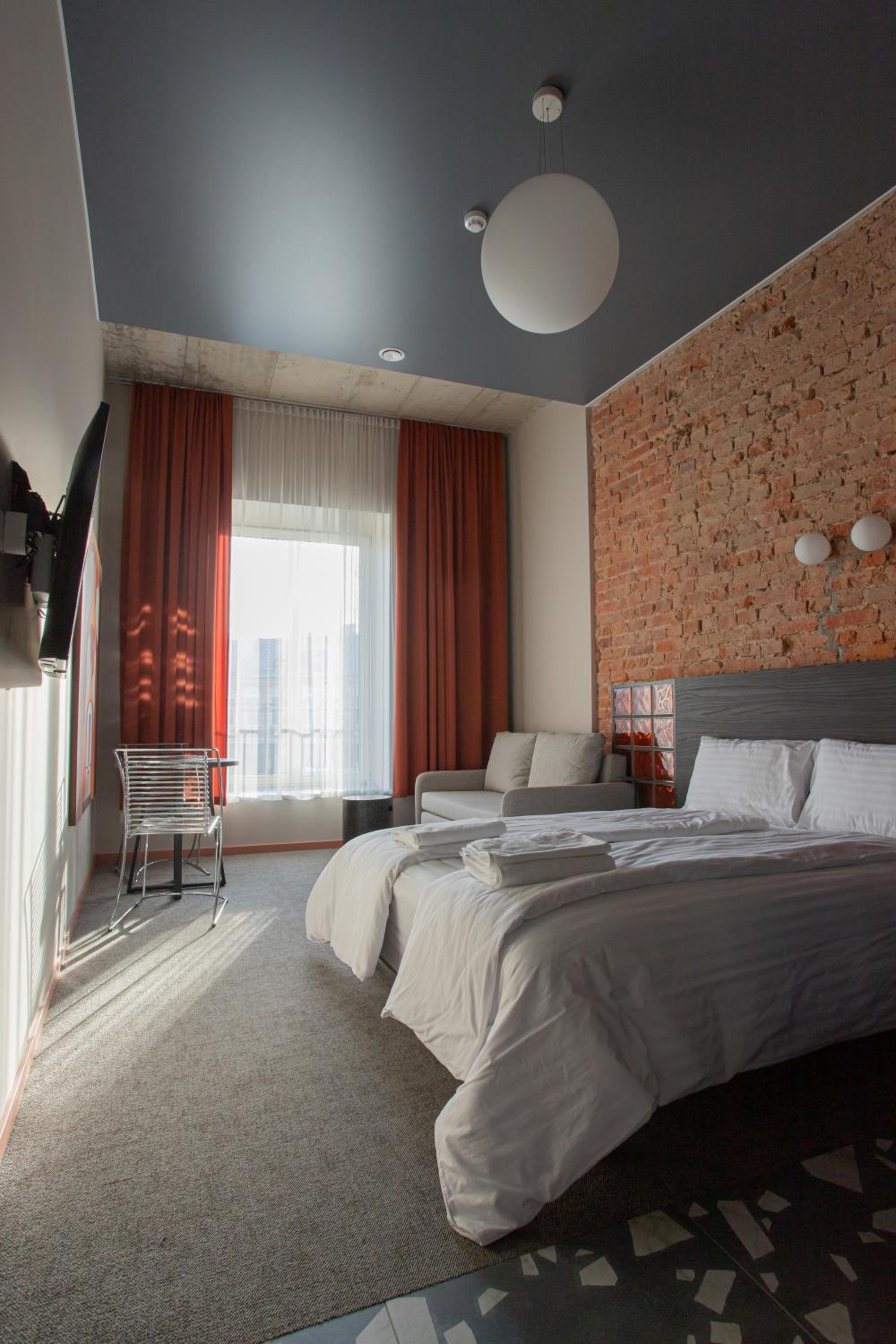 One-Bedroom Apartment - Photo 1