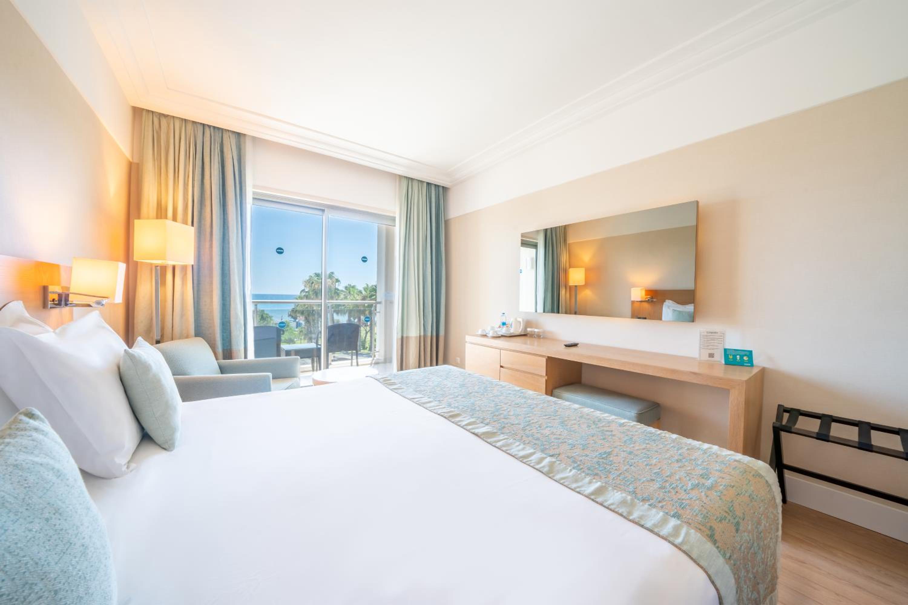 Deluxe Double Room with Sea View photo 2