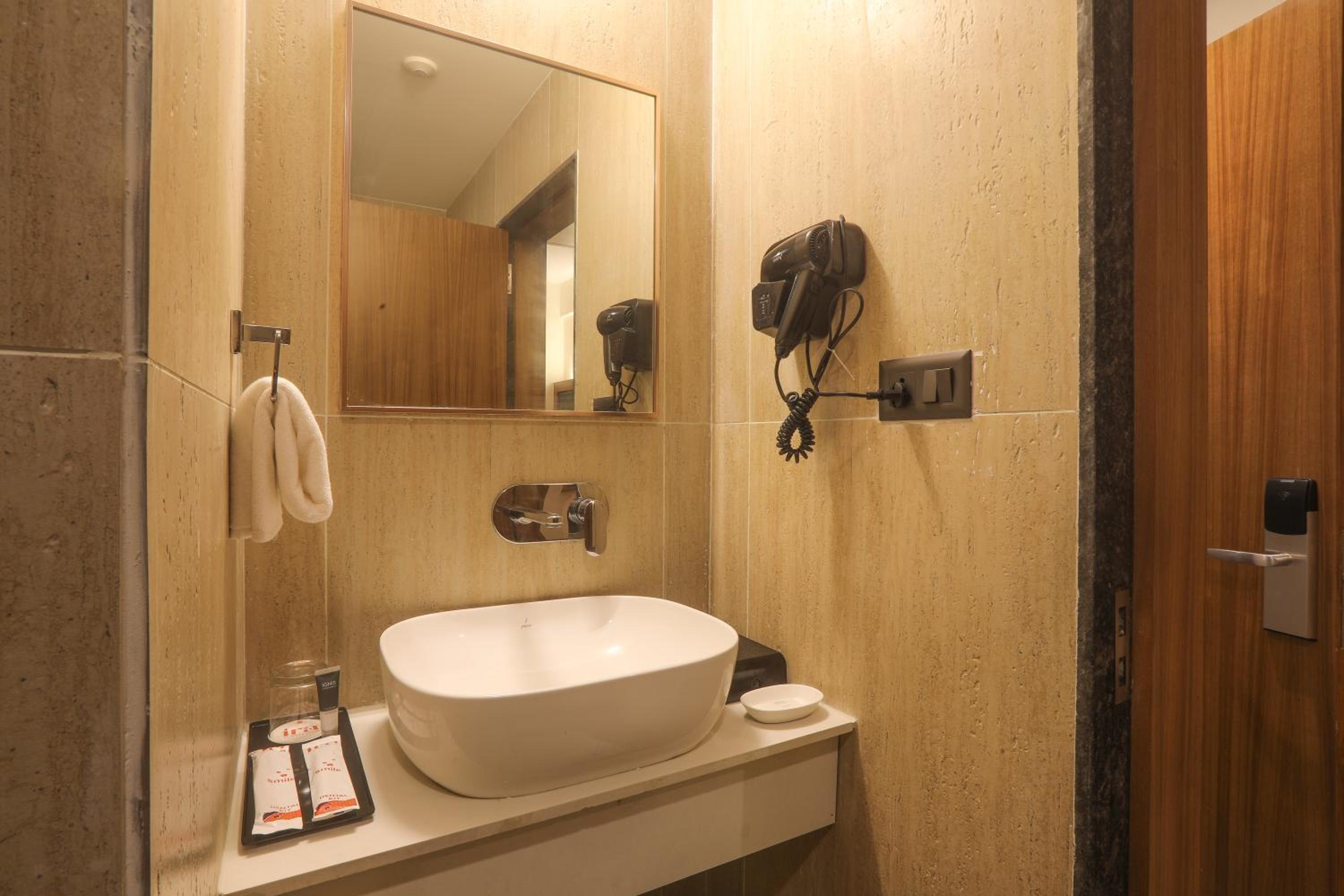 Deluxe Room - Photo 2