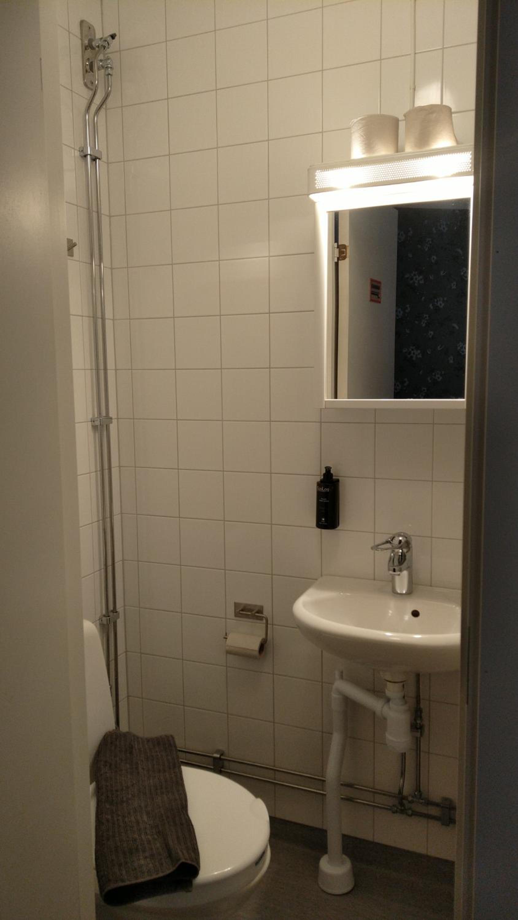 Double Room with Private Bathroom - Photo 13