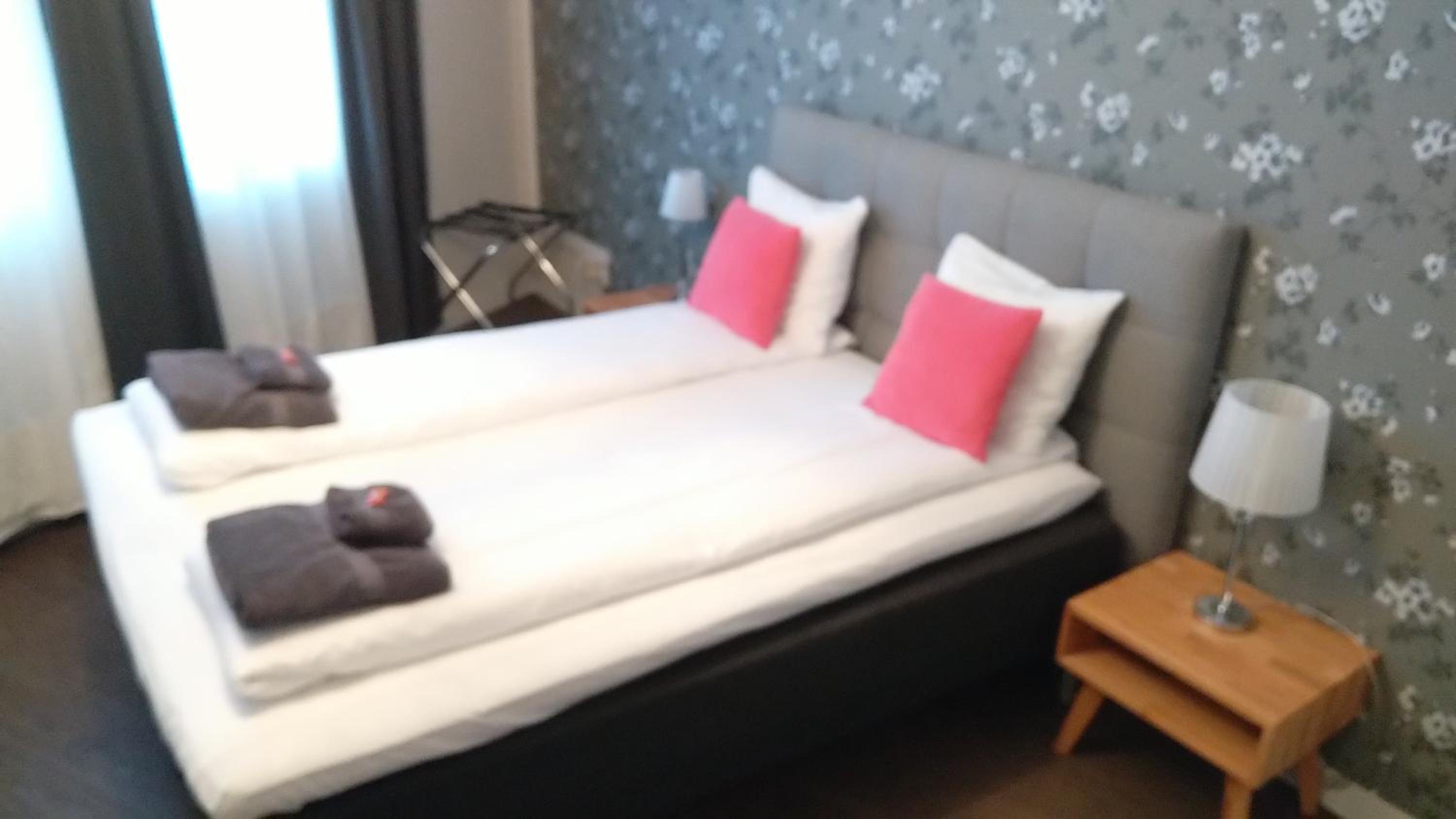 Double Room with Private Bathroom - Photo 15