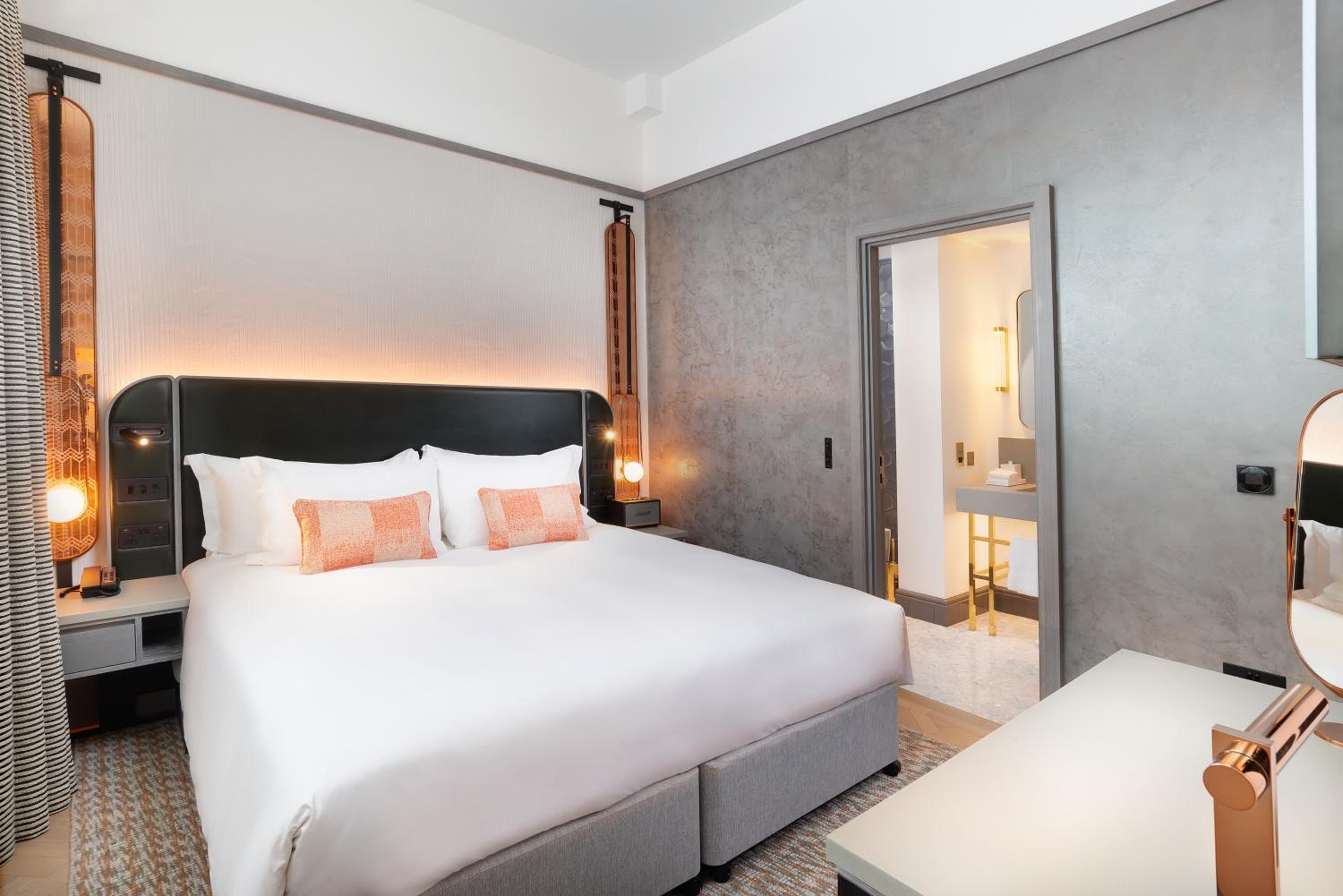 Superior King Room photo 1