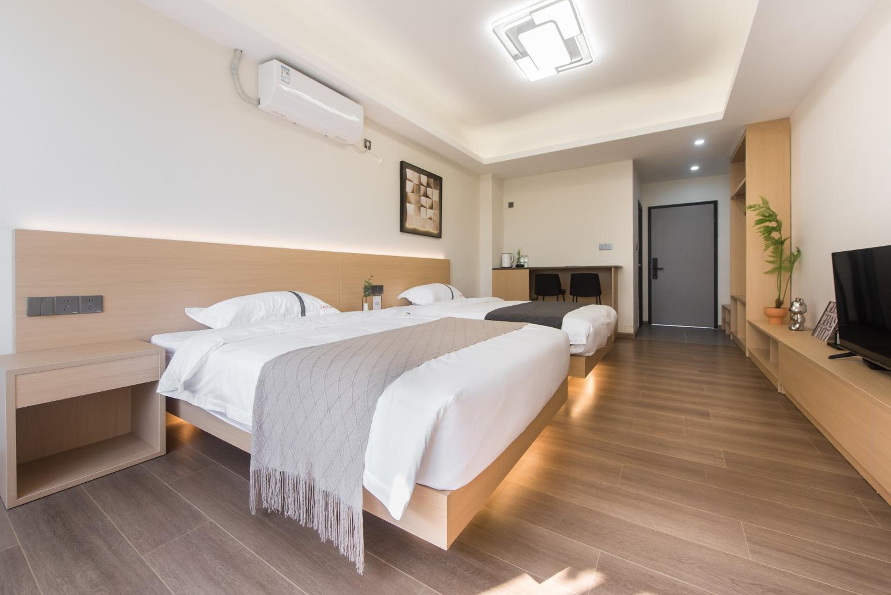 Sunshine Twin Room  