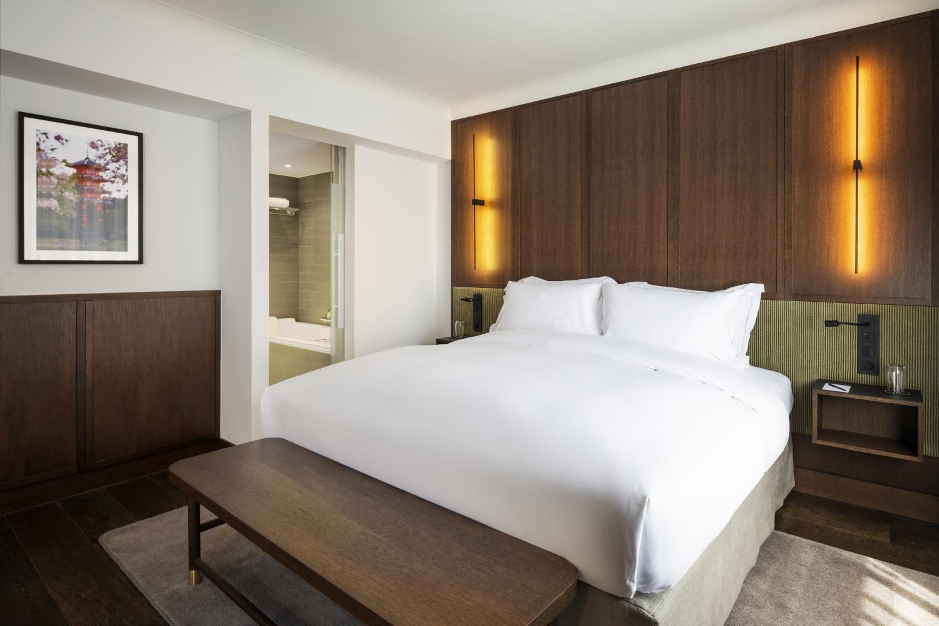 Suite Le Louise with Garden and City View